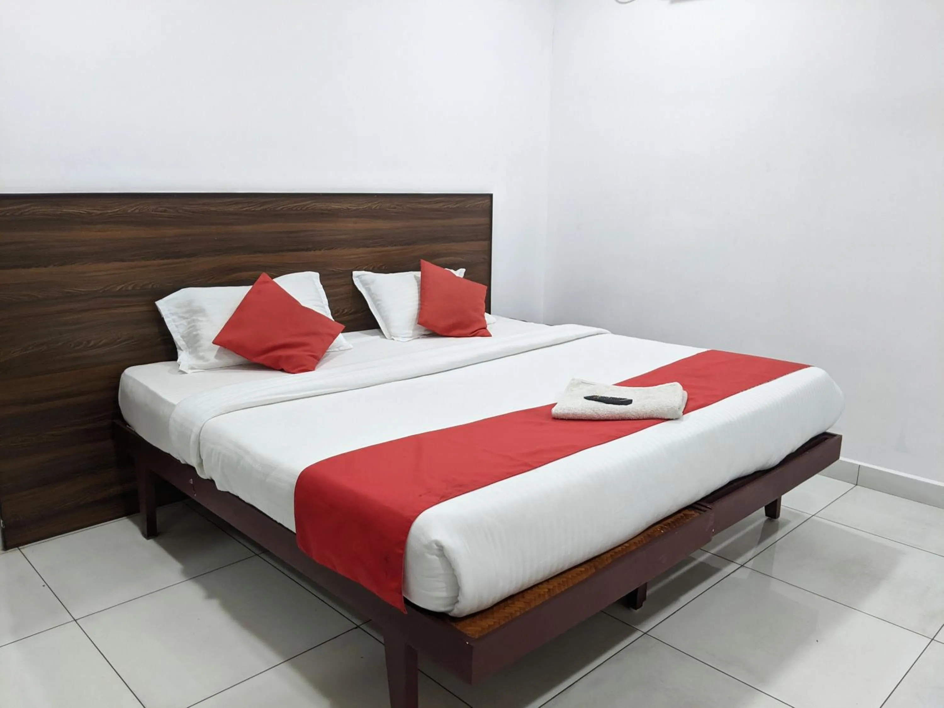 Bed in Kings Fort Rooms Thrippunithura