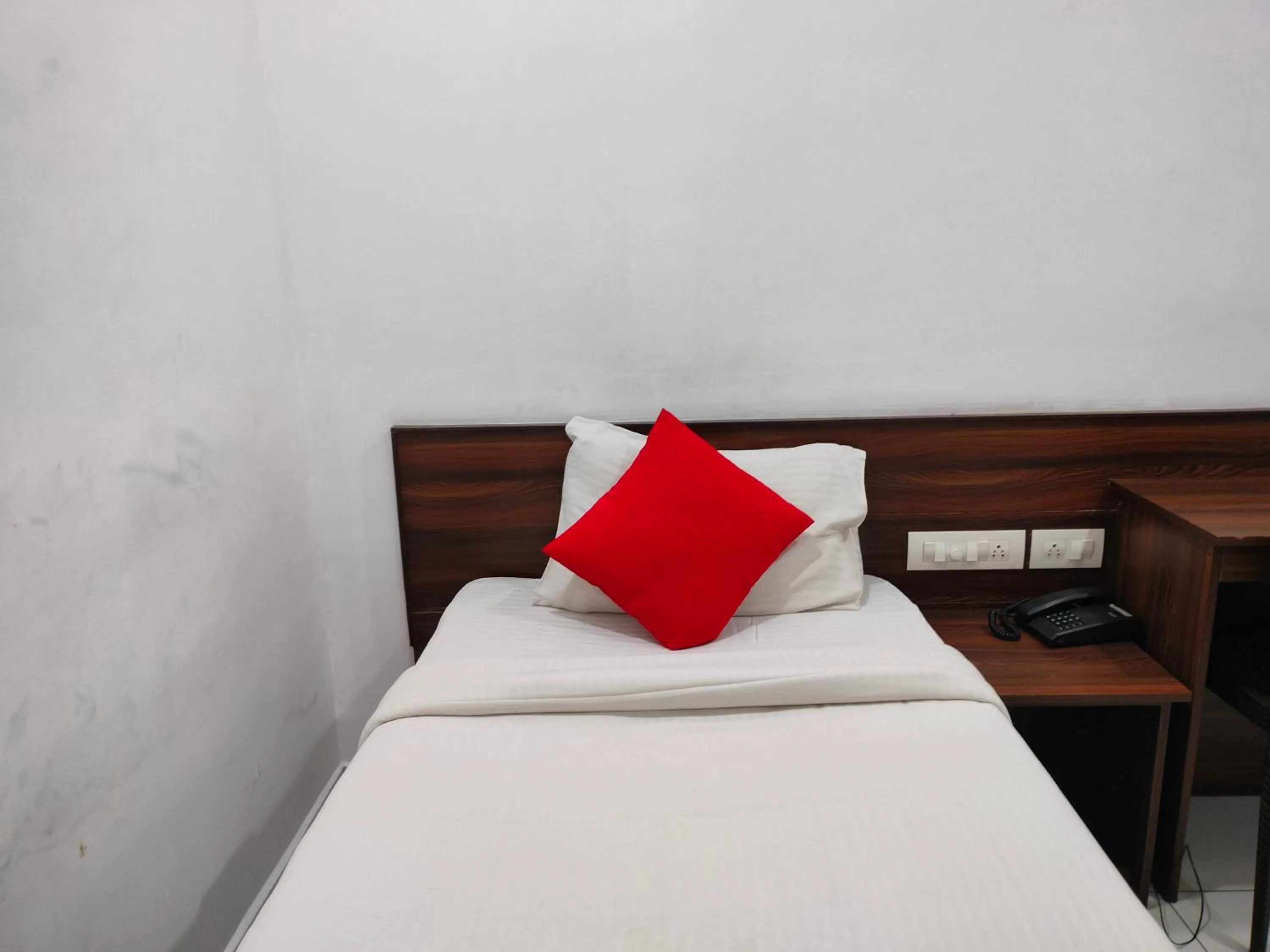 Bed in Kings Fort Rooms Thrippunithura