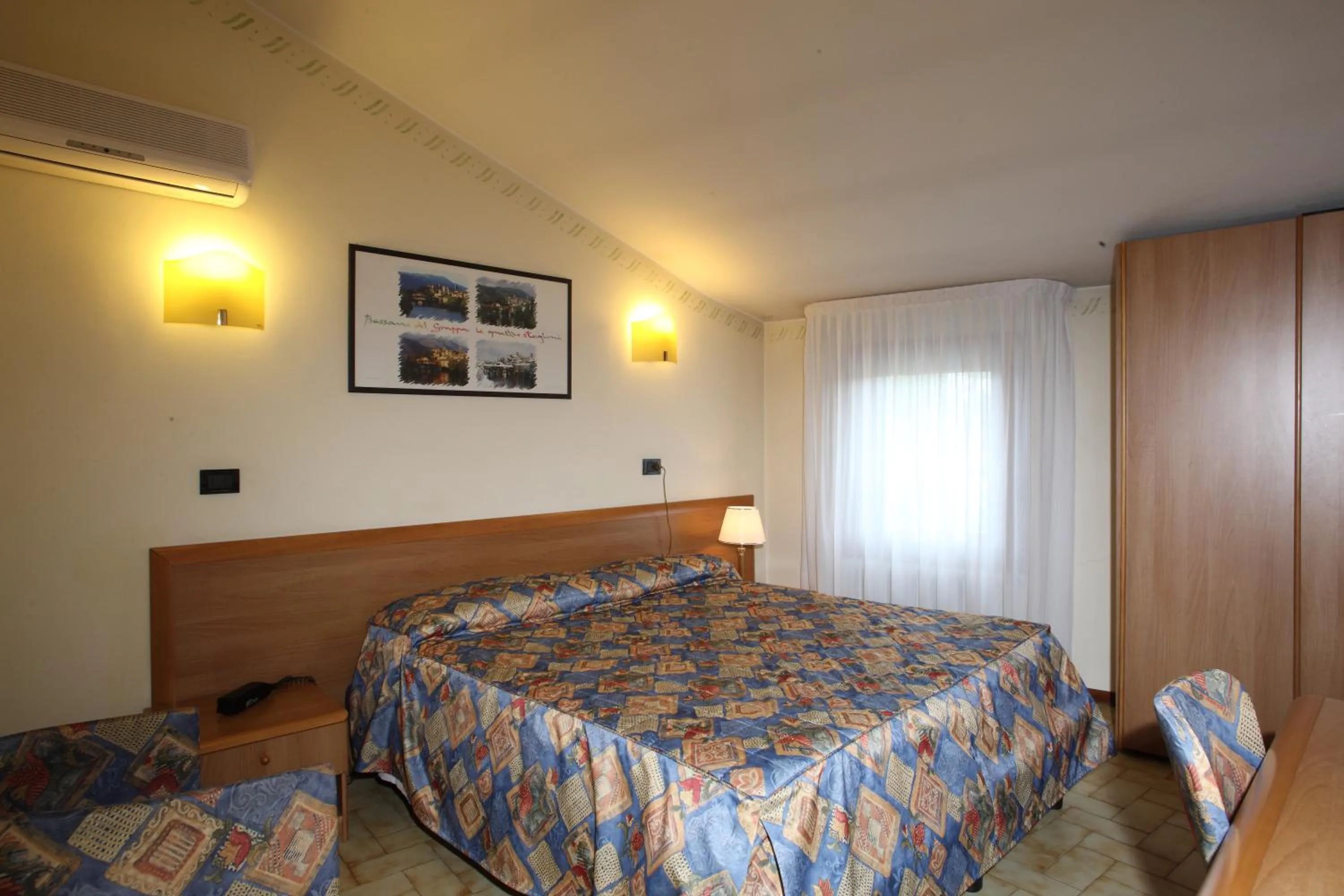 Bed in Albergo Alla Campana