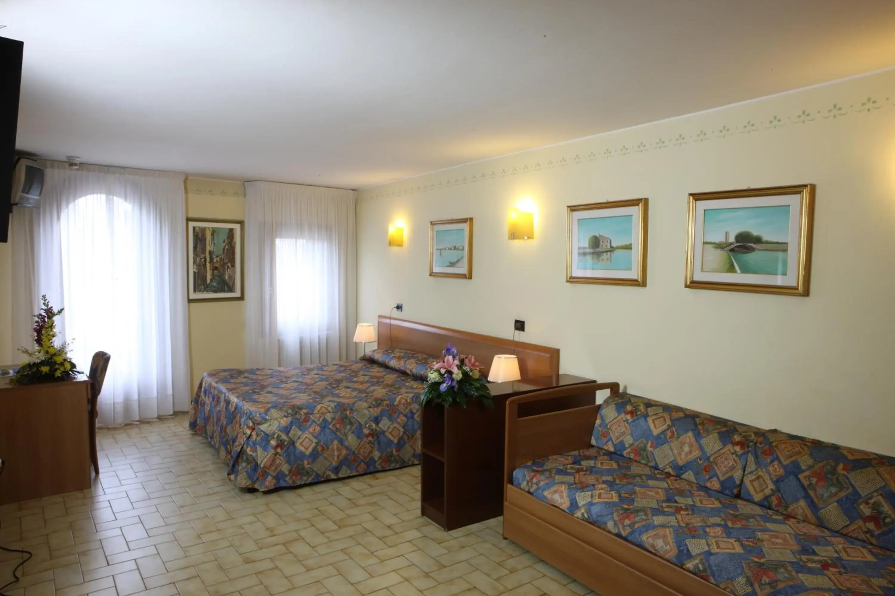 Quadruple Room in Albergo Alla Campana Quadruple Room in Albergo Alla Campana