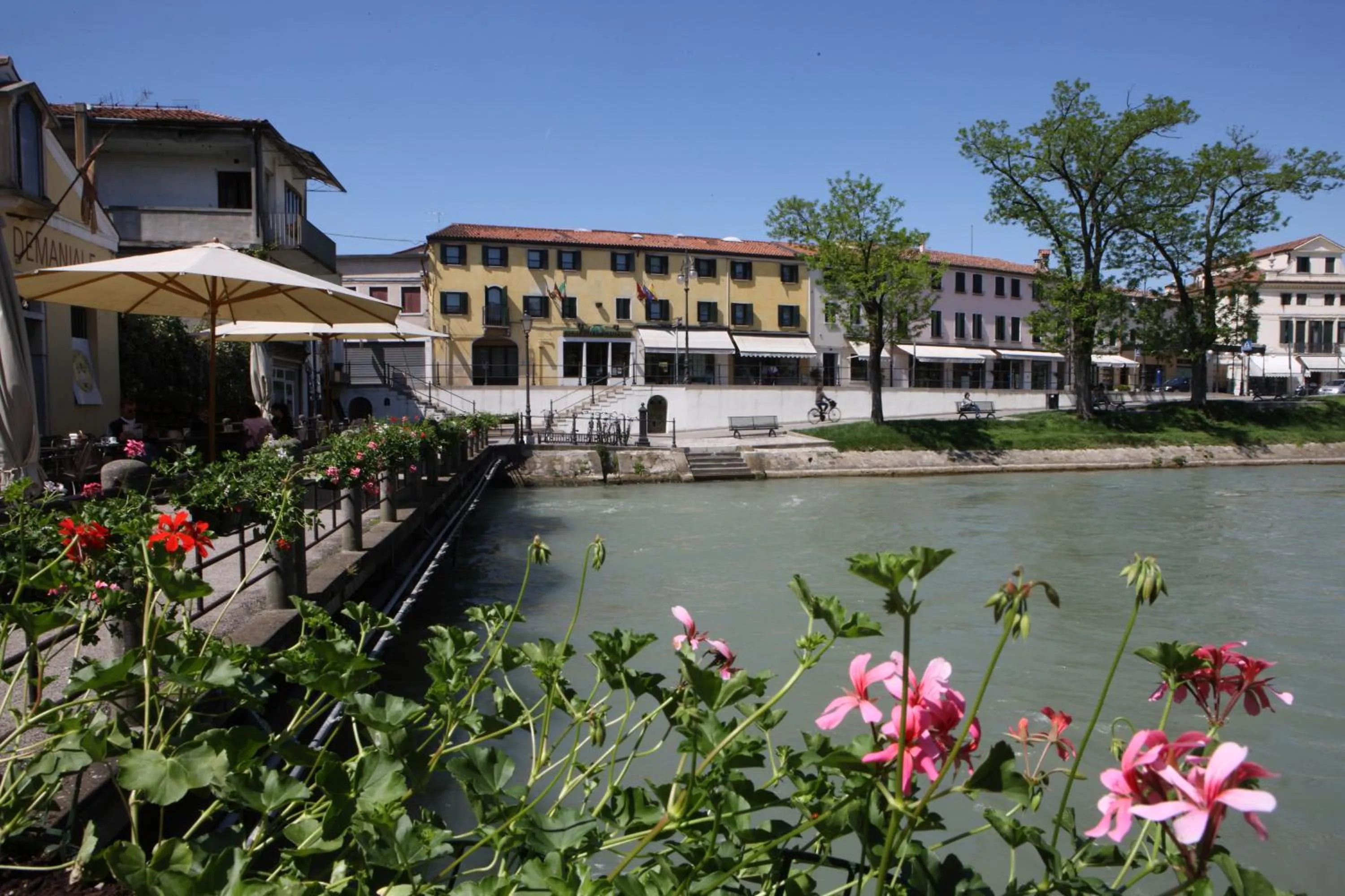 Property building in Albergo Alla Campana