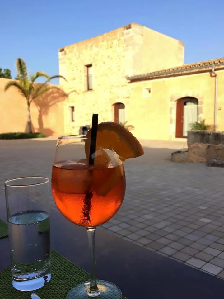 Restaurant/places to eat in Bennoc Petit Hotel