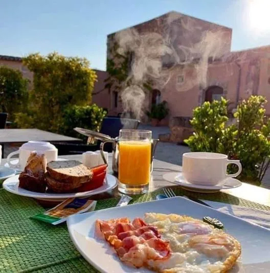 Breakfast in Bennoc Petit Hotel