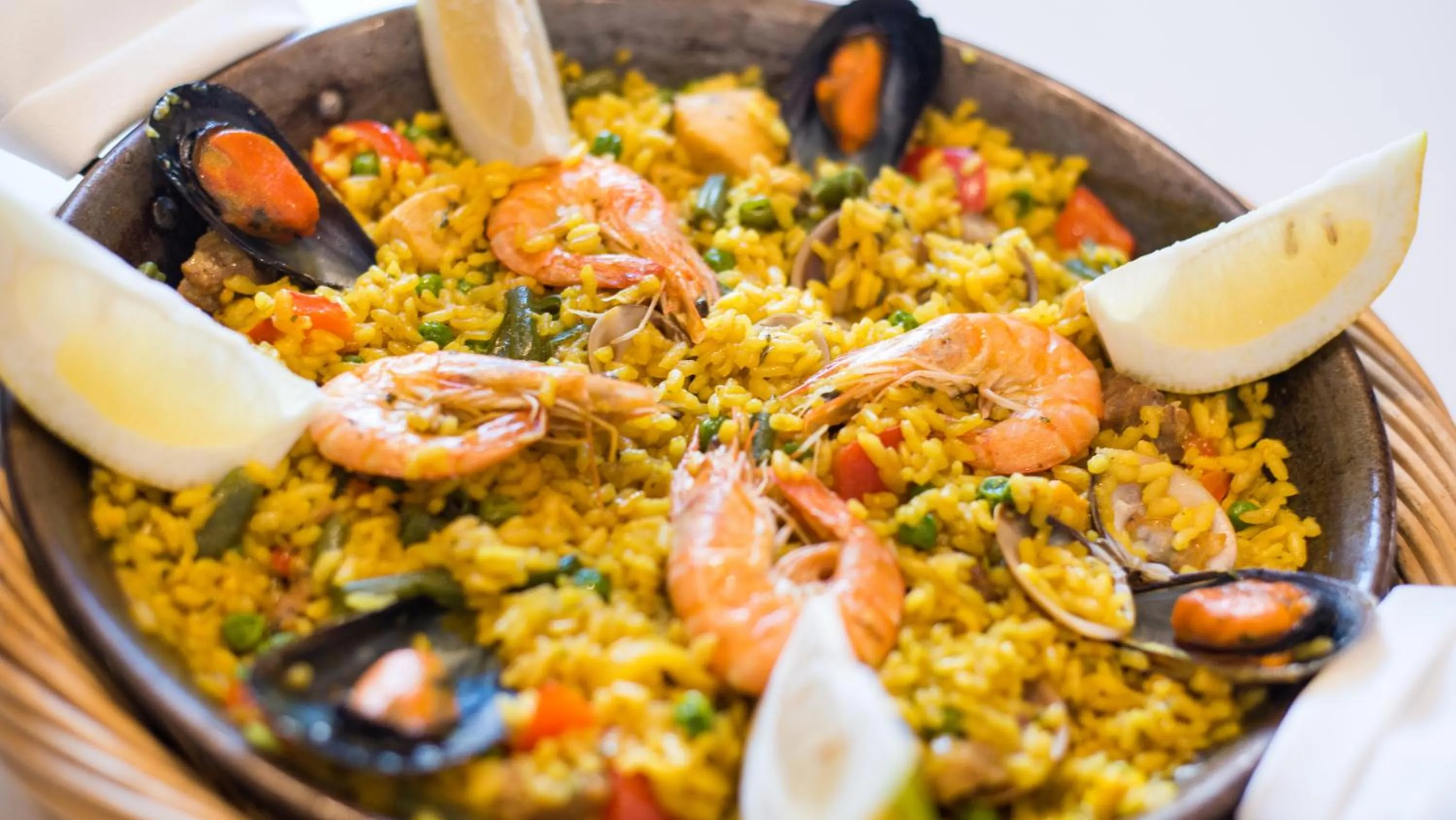 Restaurant/places to eat in Bennoc Petit Hotel