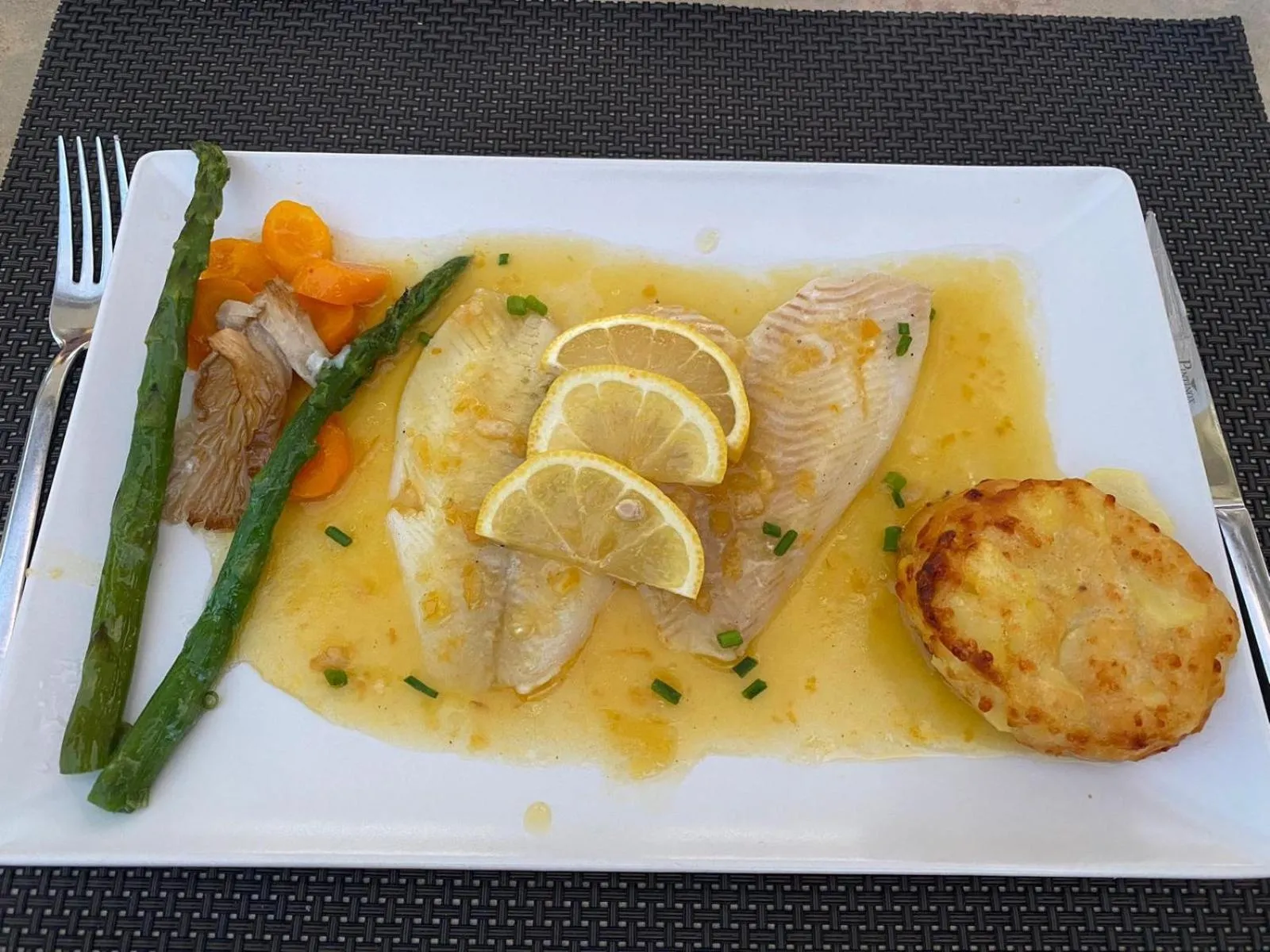 Restaurant/places to eat in Bennoc Petit Hotel