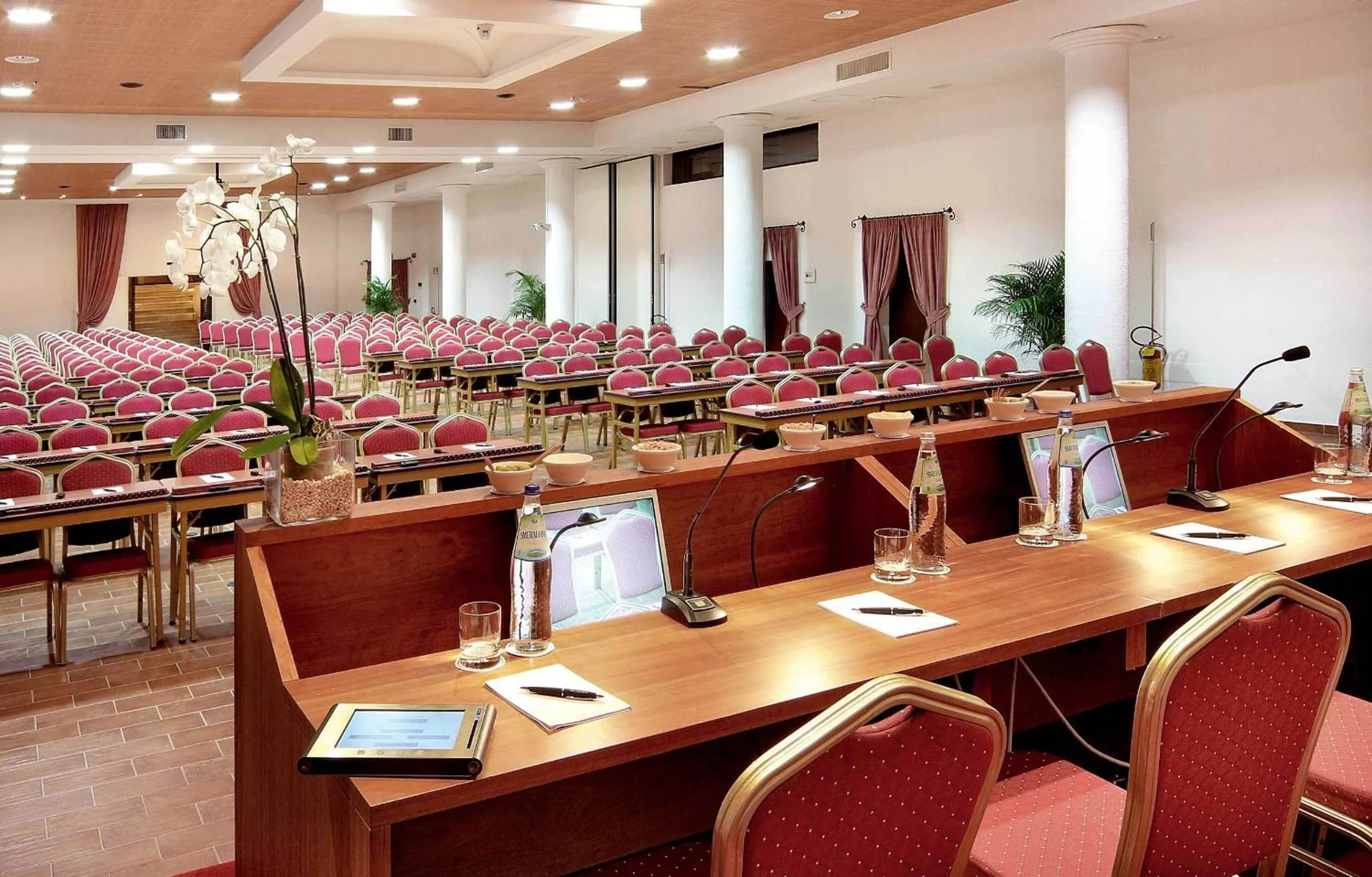 Business facilities in COLONNA RESORT, a Colonna Luxury Beach Hotel, Porto Cervo