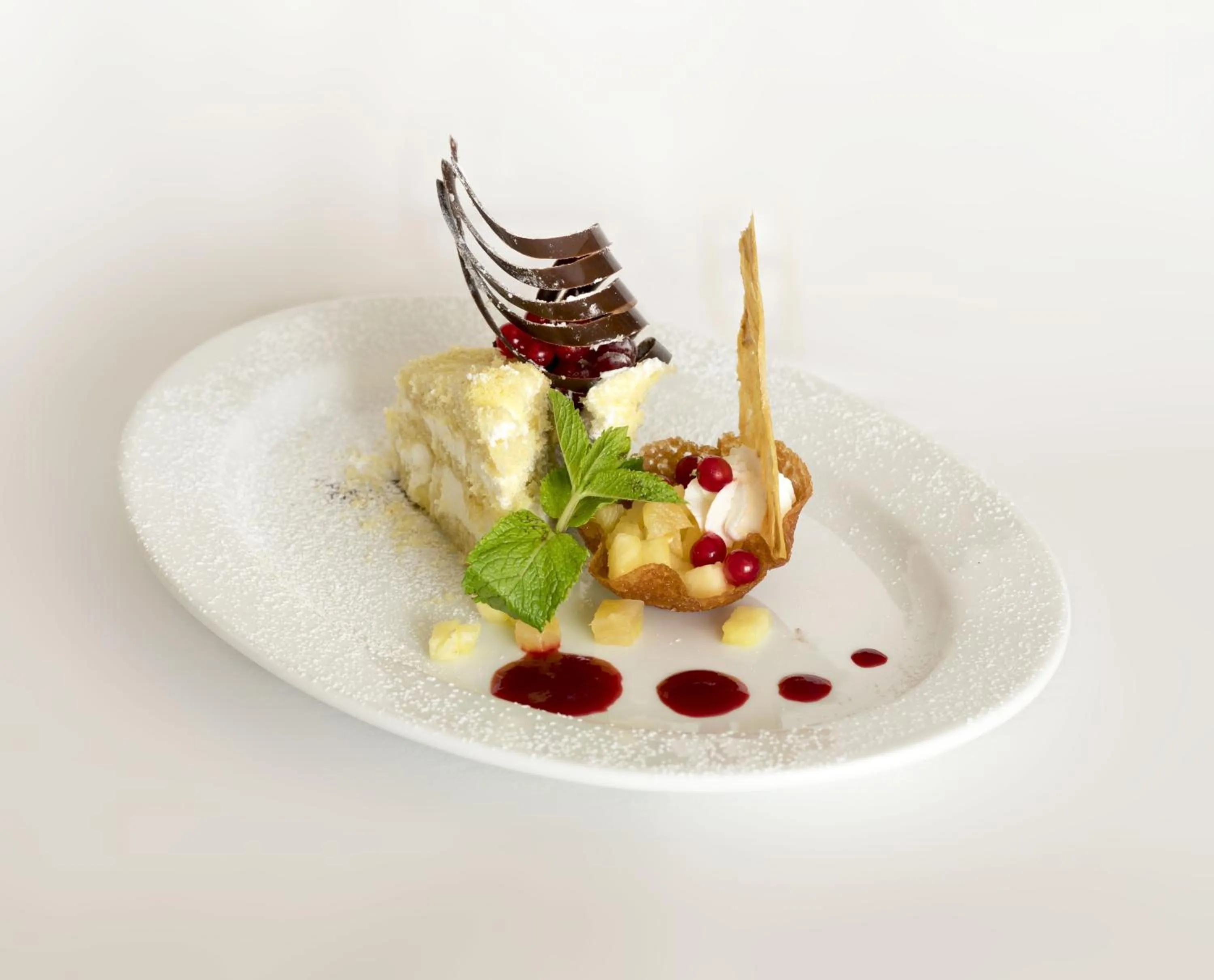 Food and drinks in COLONNA RESORT, a Colonna Luxury Beach Hotel, Porto Cervo