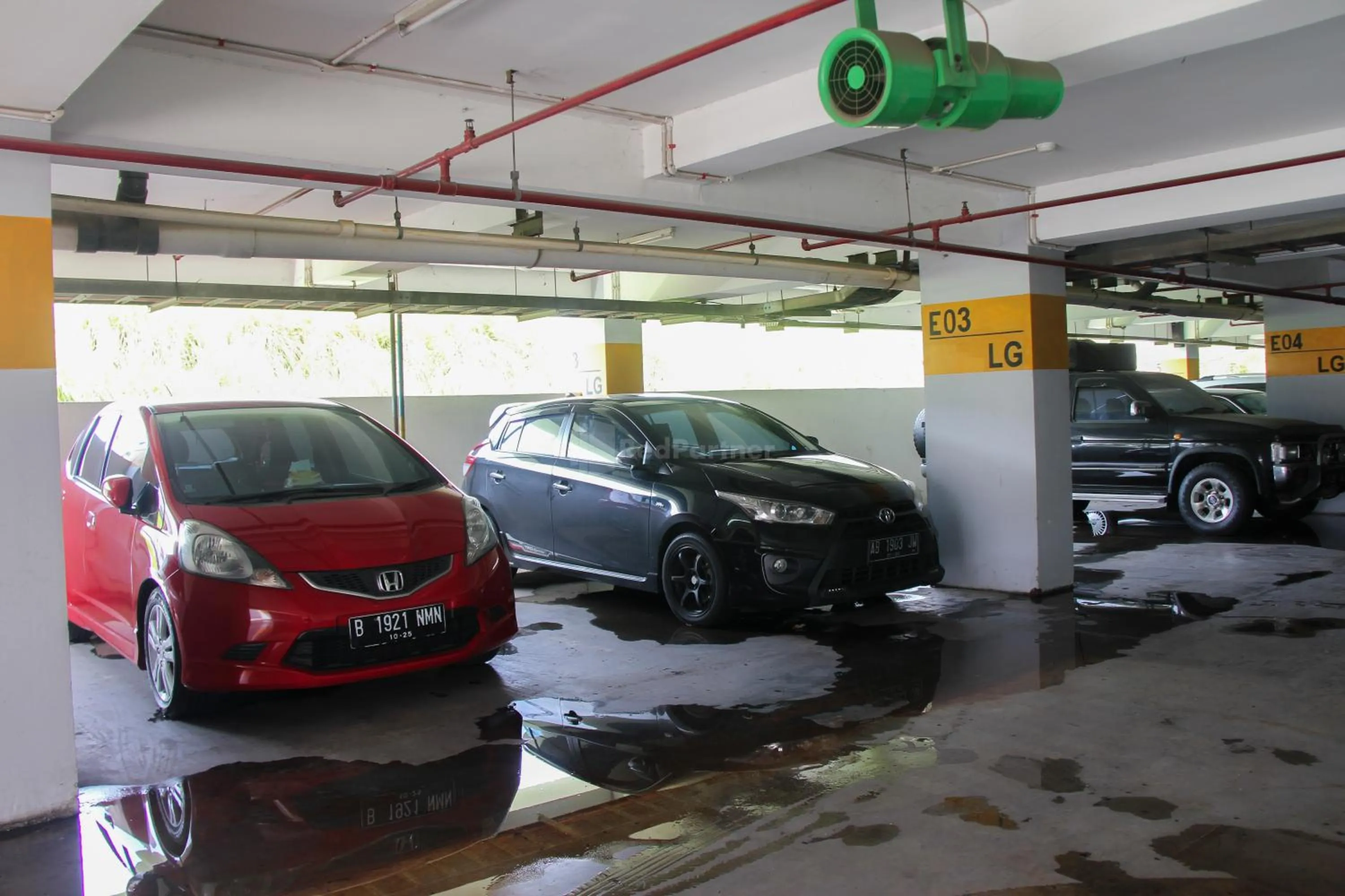 Parking in RedLiving Apartemen Gunung Putri Square - Abidin Room Tower Pinus