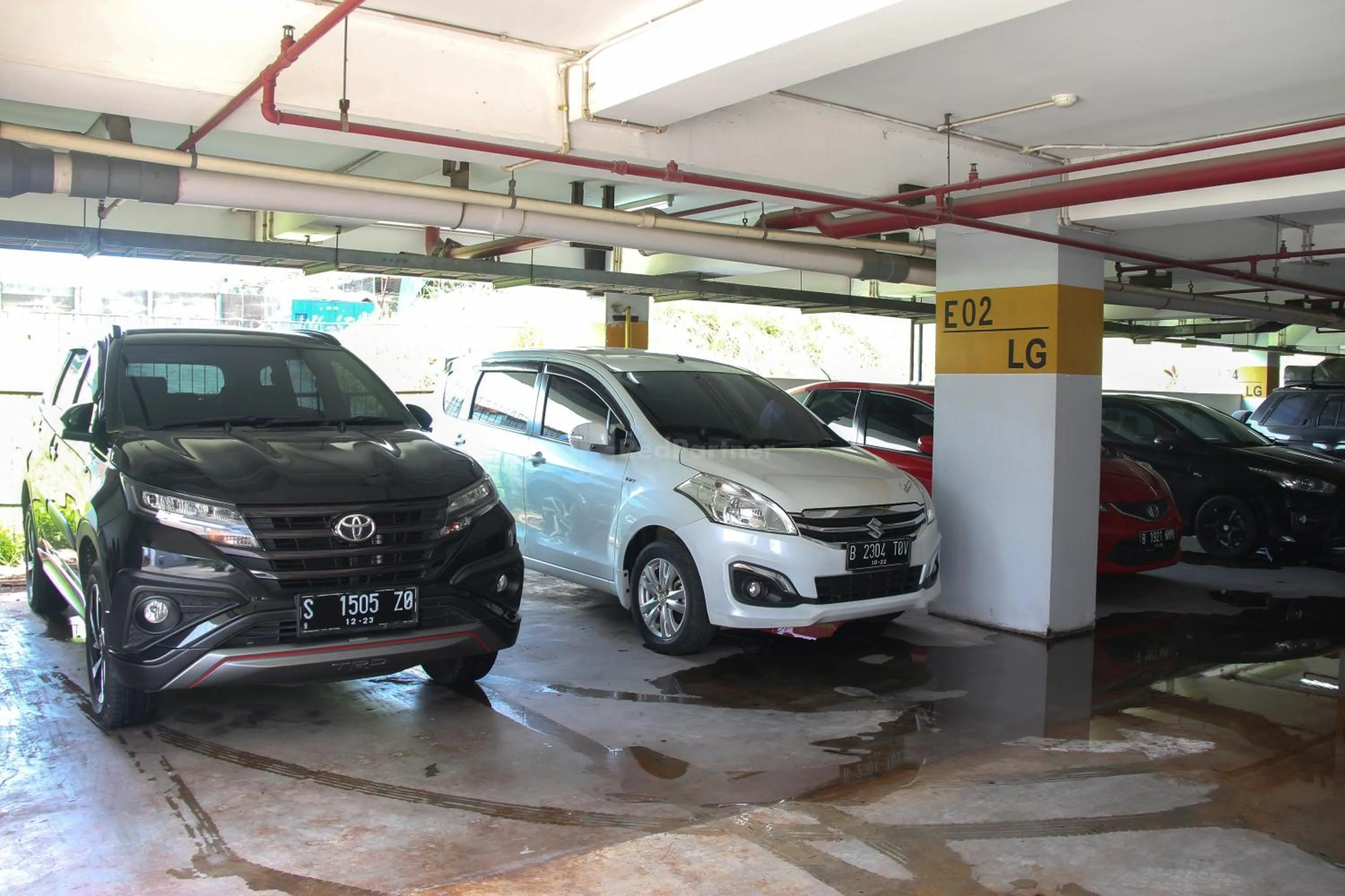 Parking in RedLiving Apartemen Gunung Putri Square - Abidin Room Tower Pinus