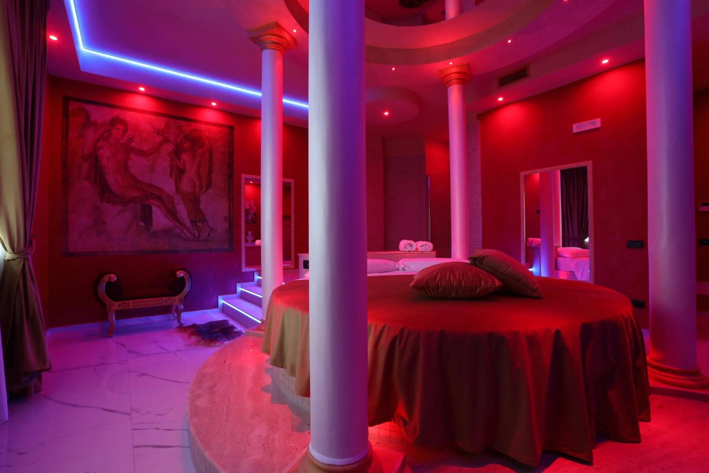 Bed in Alcova Suite&Relax