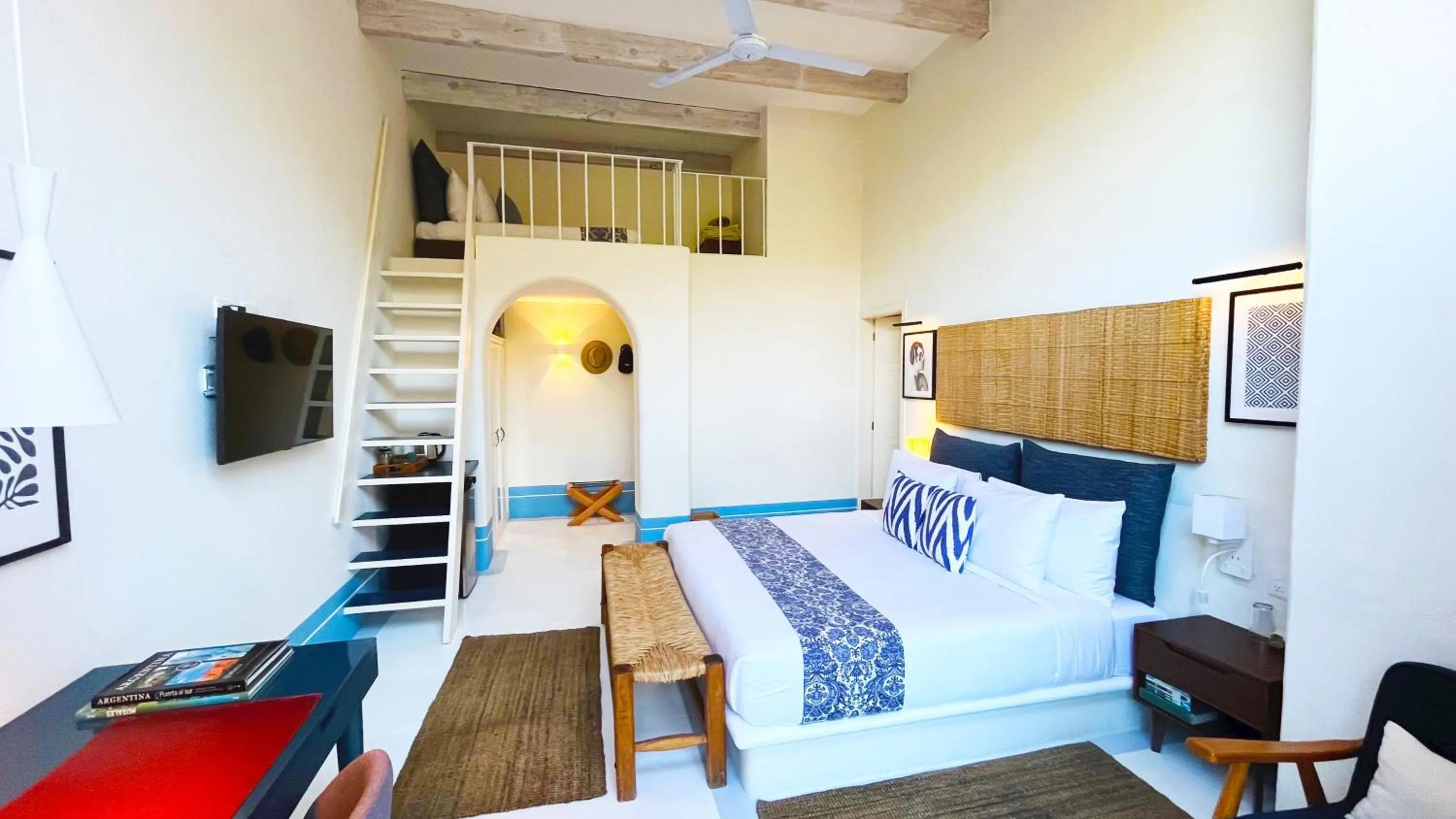 Bed in Hotel El Ciruelo, Tepoztlán