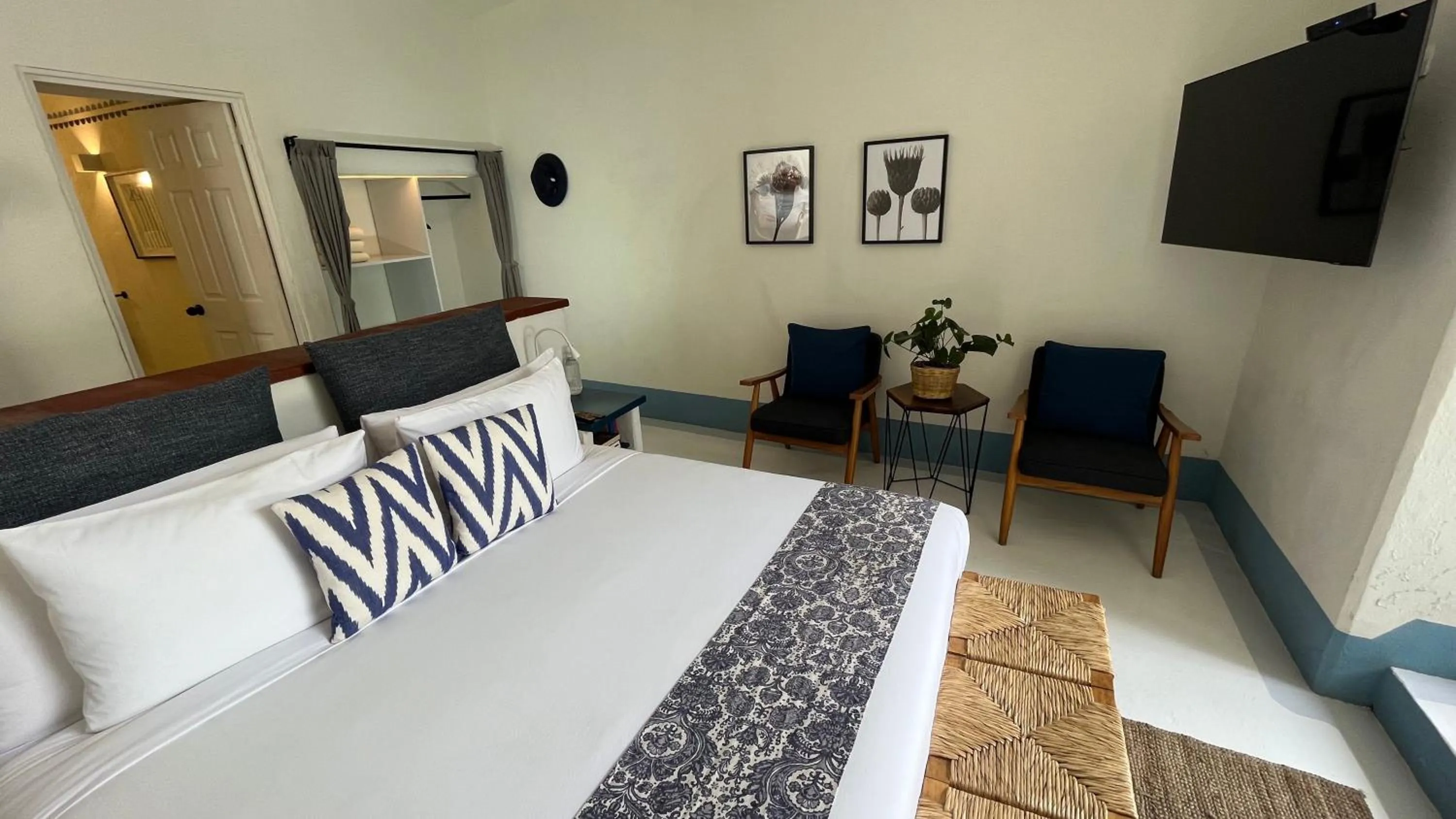 Bed in Hotel El Ciruelo, Tepoztlán