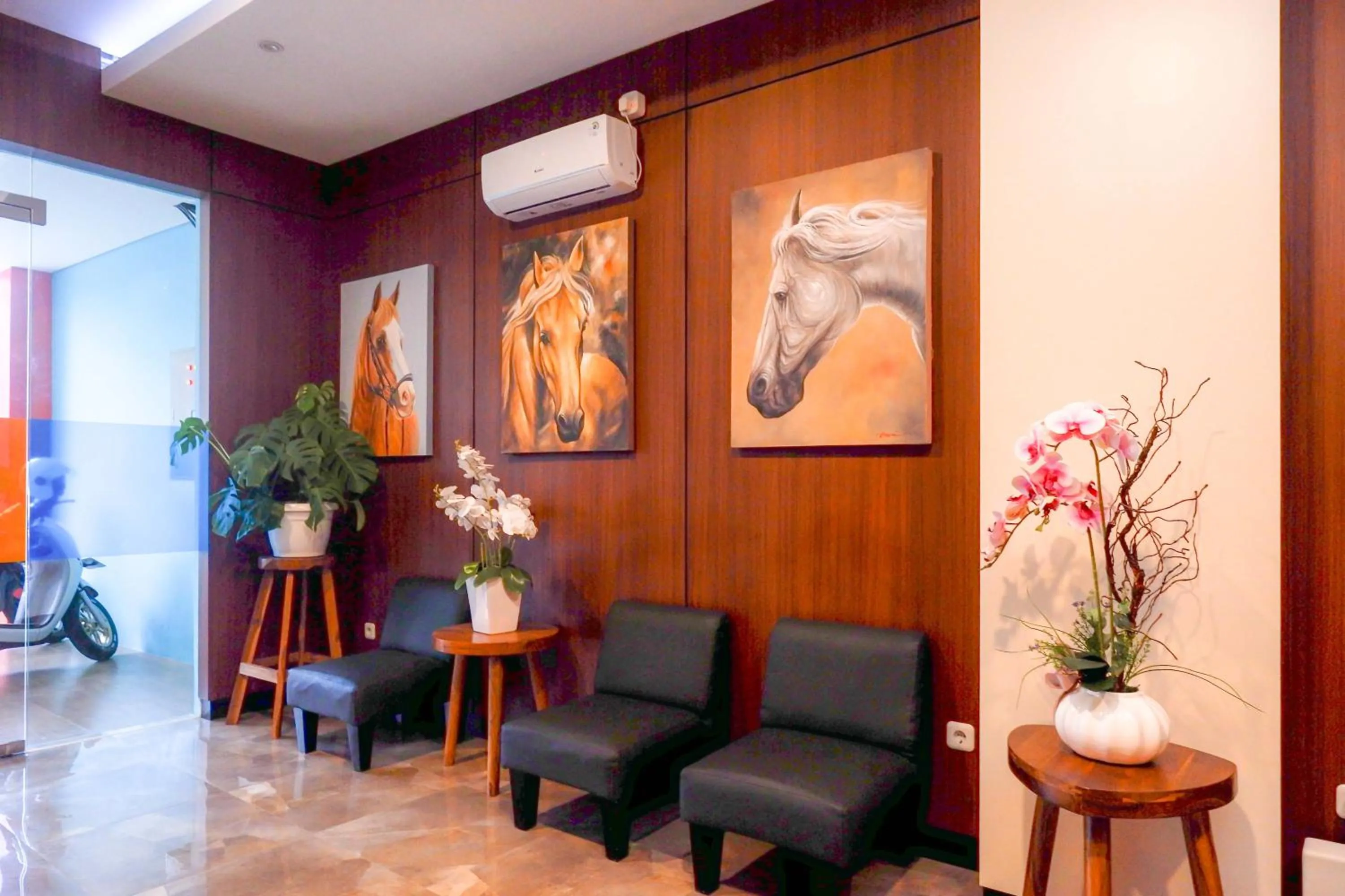 Lobby or reception in Sans Hotel Pippo Yogyakarta by RedDoorz