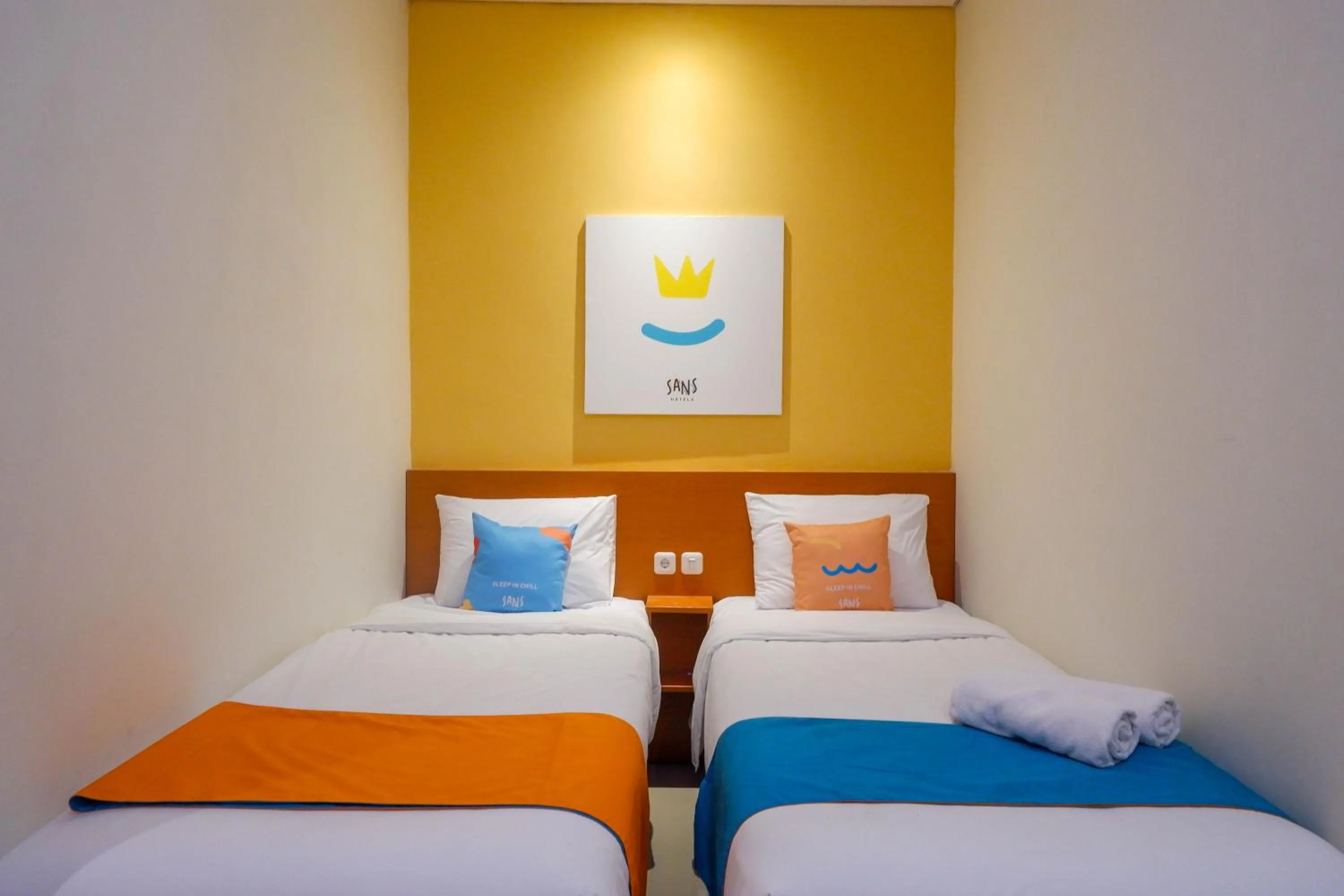 Bed in Sans Hotel Pippo Yogyakarta by RedDoorz