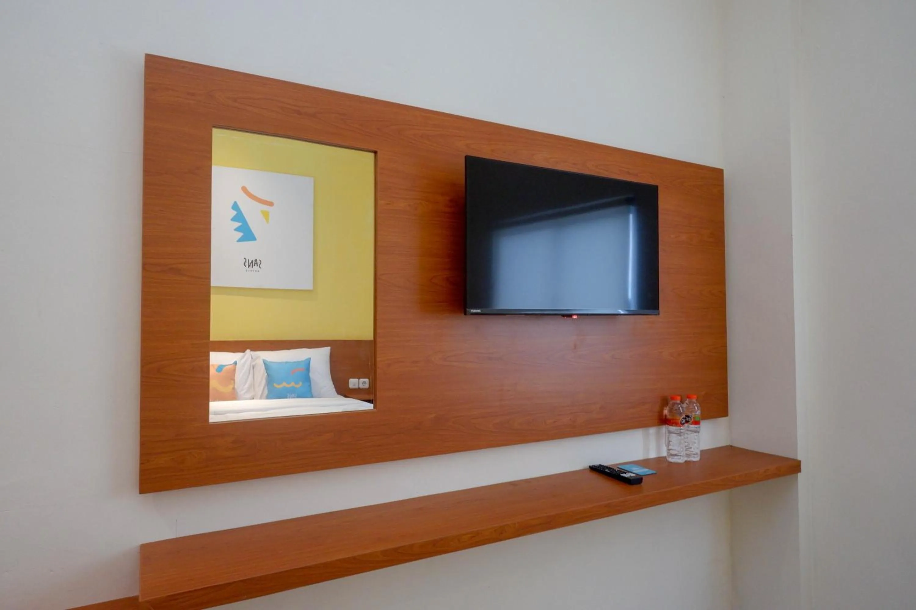 Bedroom in Sans Hotel Pippo Yogyakarta by RedDoorz