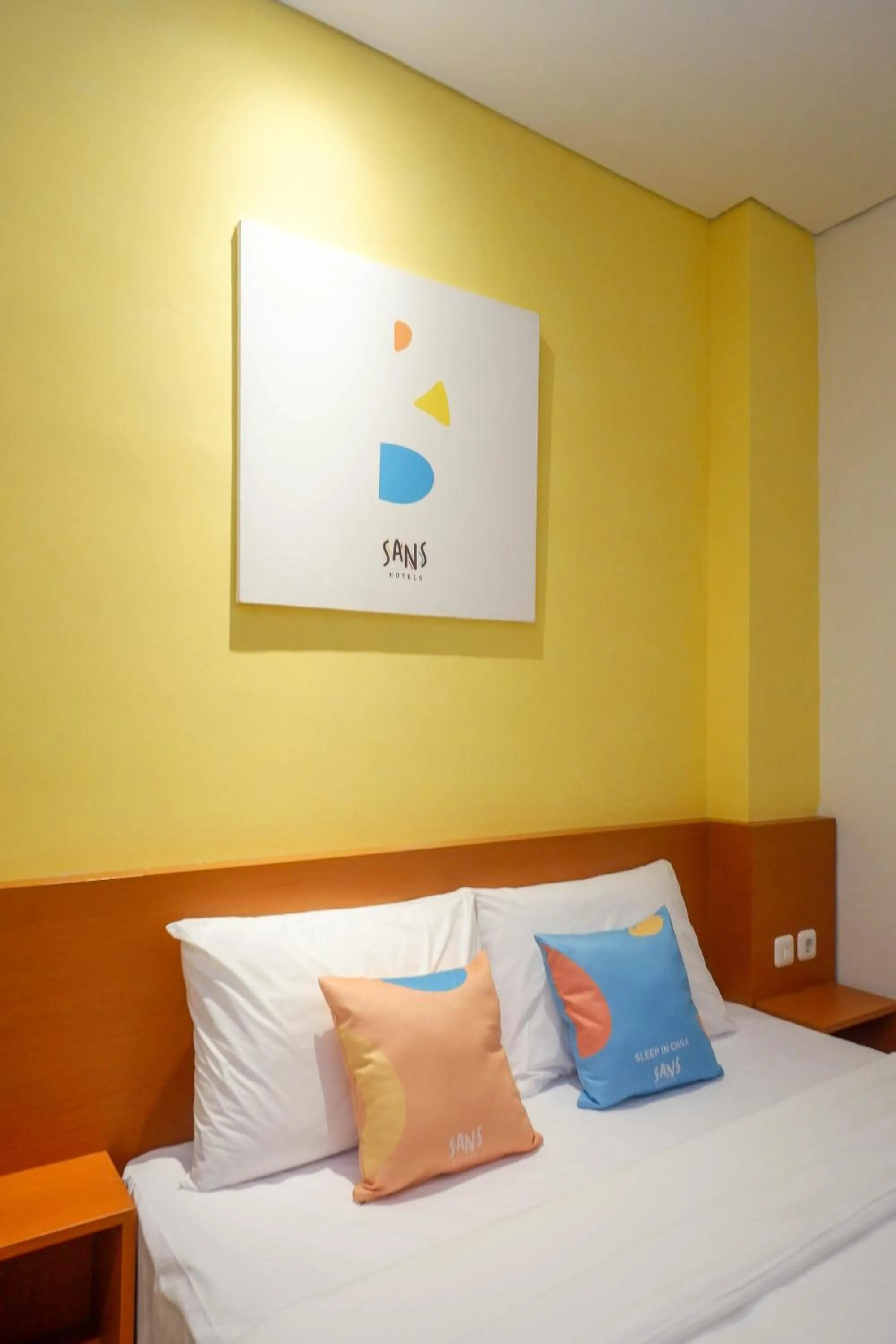 Bedroom, Bed in Sans Hotel Pippo Yogyakarta by RedDoorz