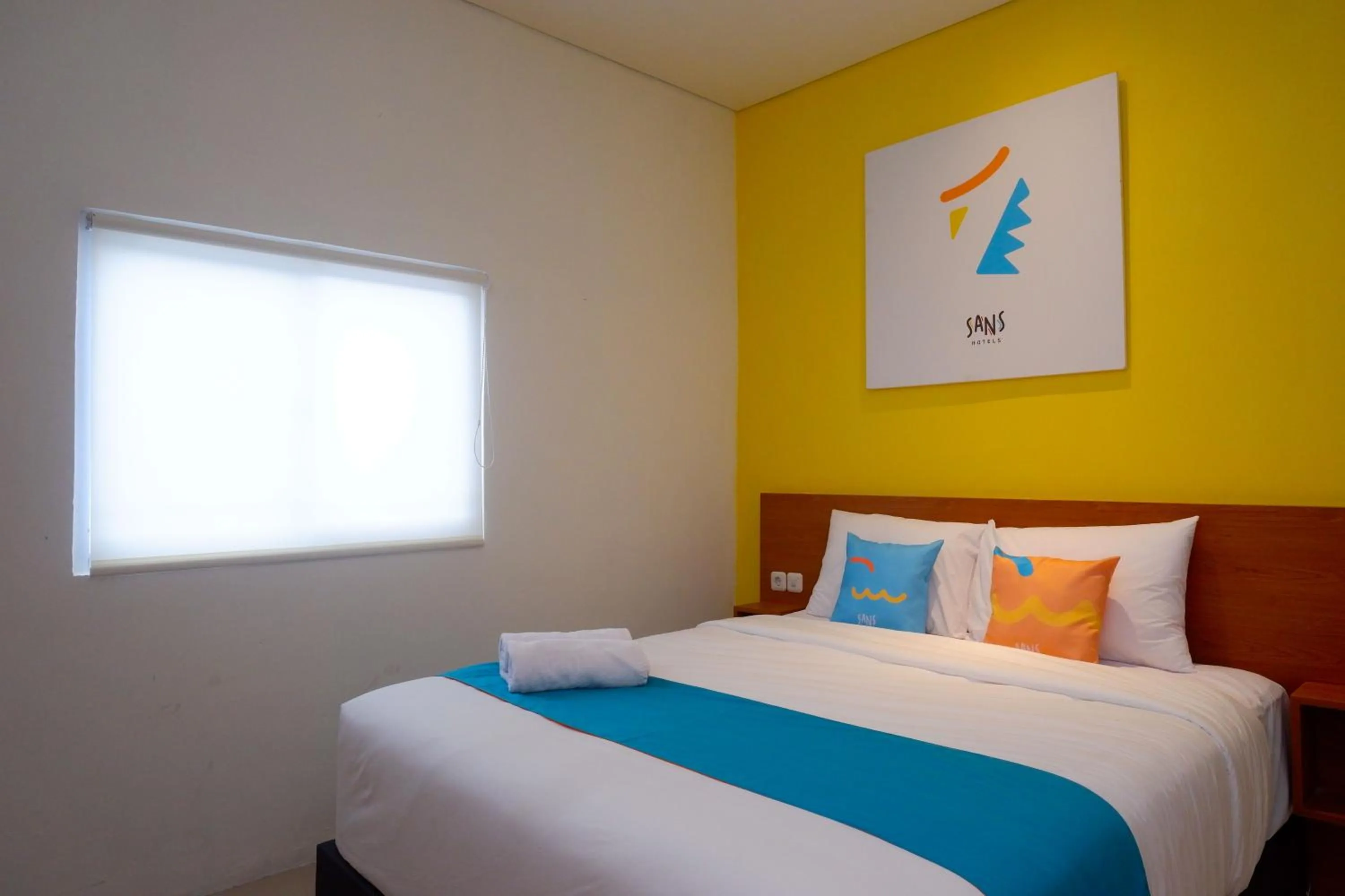 Bedroom, Bed in Sans Hotel Pippo Yogyakarta by RedDoorz