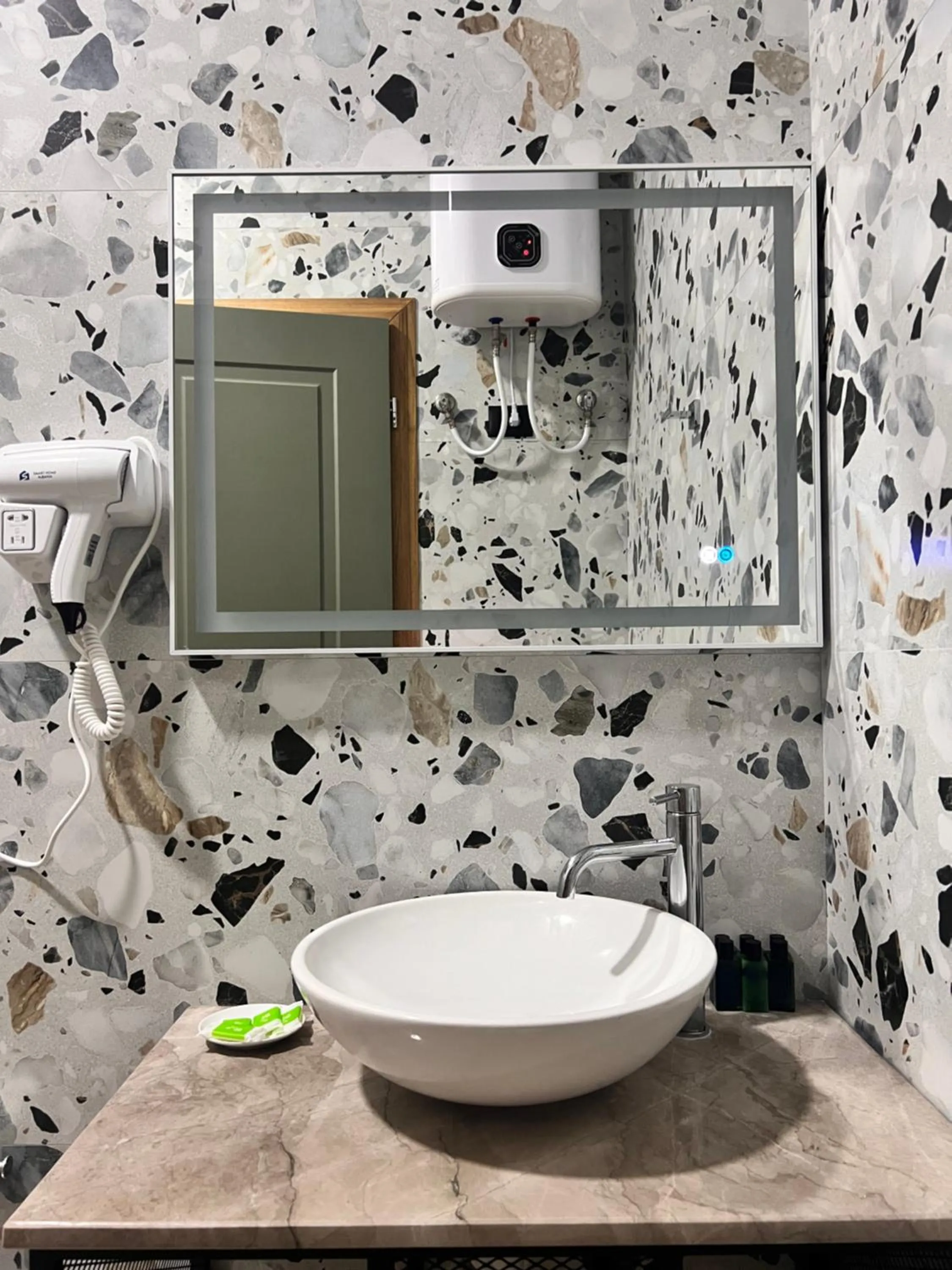 Shower in Happy Stay