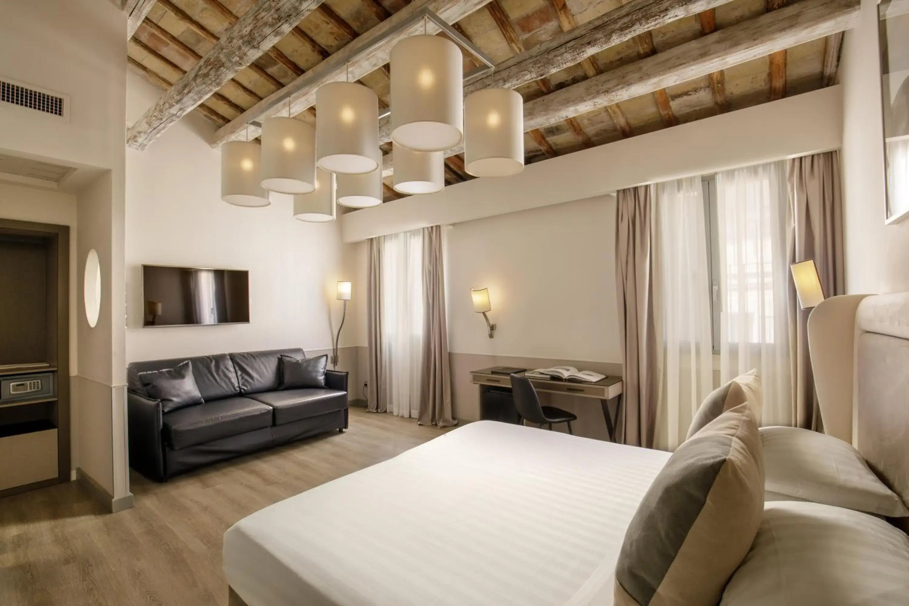 Family Room - Via della Croce 15 in Condotti Boutique Hotel Family Room - Via della Croce 15 in Condotti Boutique Hotel