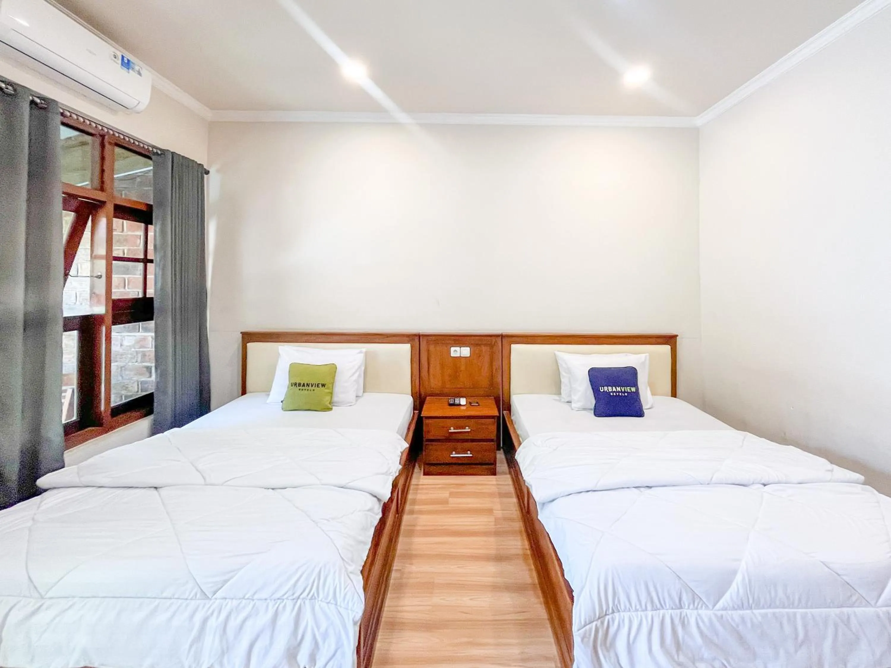 Bedroom, Bed in Urbanview Hotel Kumala Banyuwangi by RedDoorz