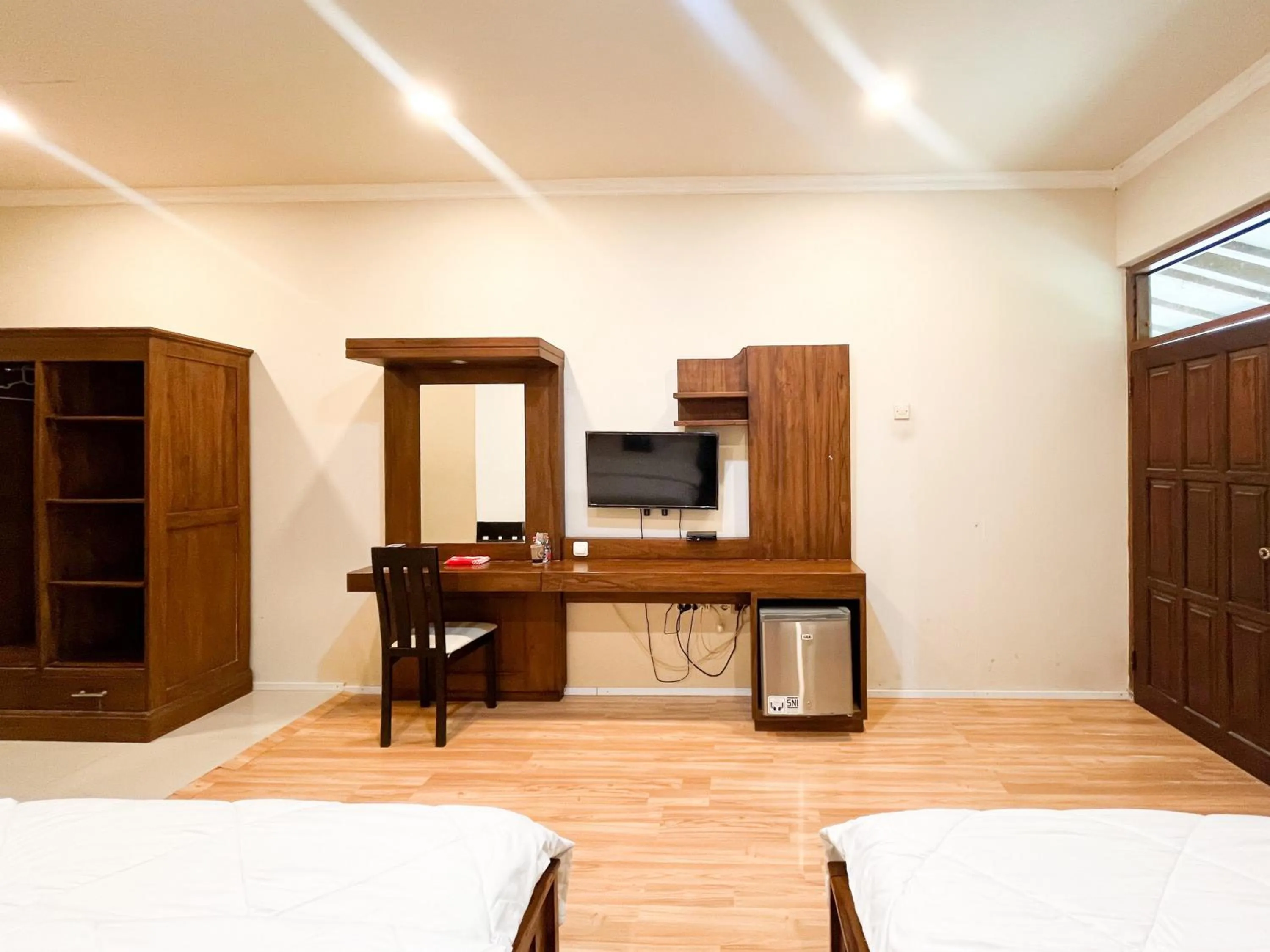 wardrobe, Bed in Urbanview Hotel Kumala Banyuwangi by RedDoorz