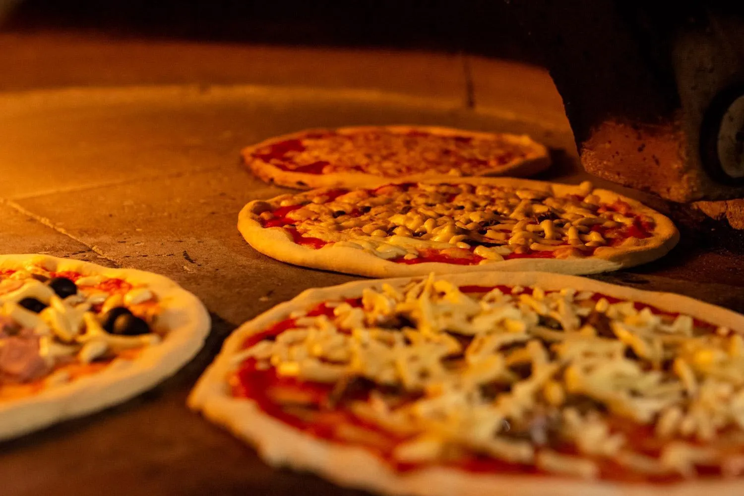 Restaurant/places to eat in Canado Family Hotel