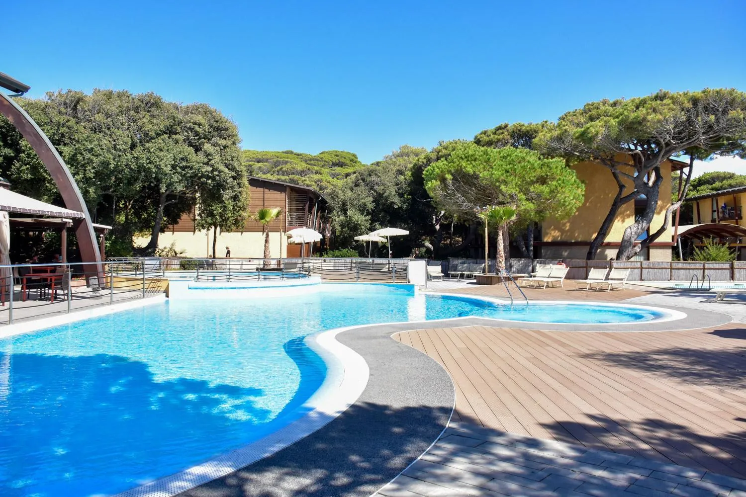 Swimming pool in Canado Family Hotel