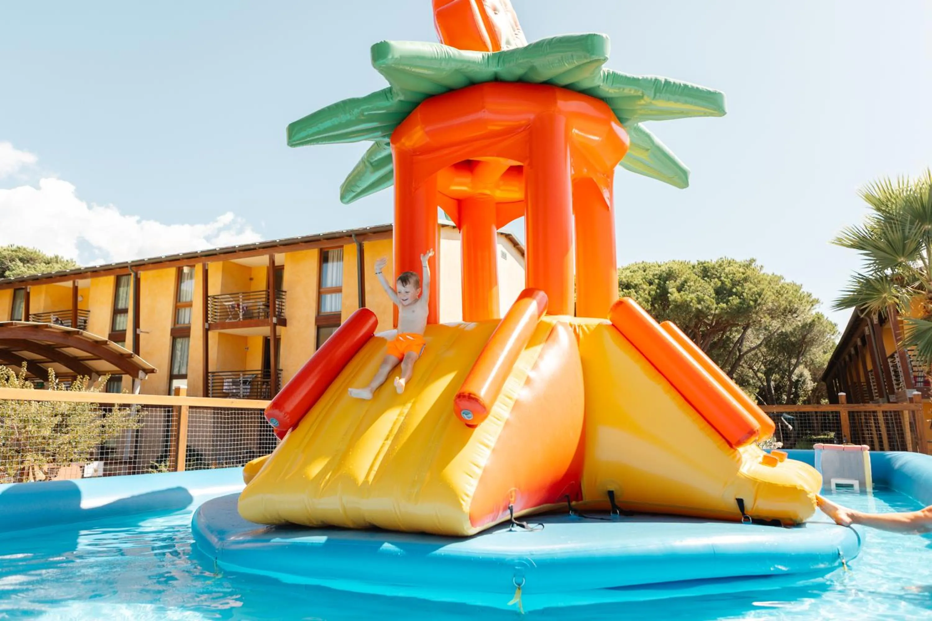 Swimming pool in Canado Family Hotel