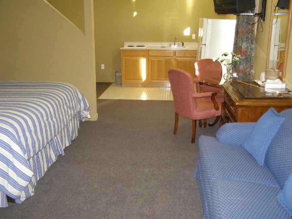 Bed in FIRST WESTERN INN