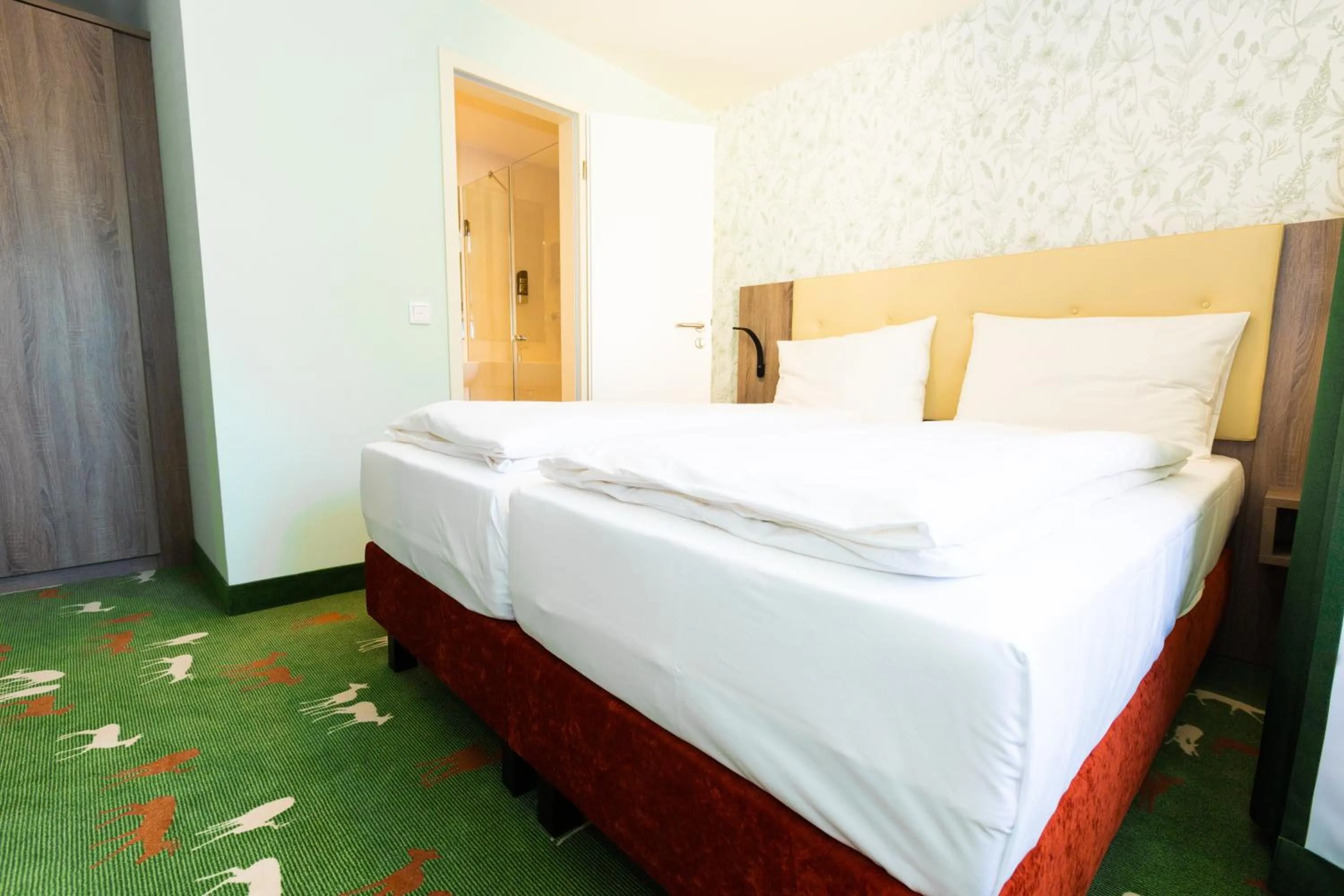 Bed in Hotel & Restaurant Hubertus Sehnde