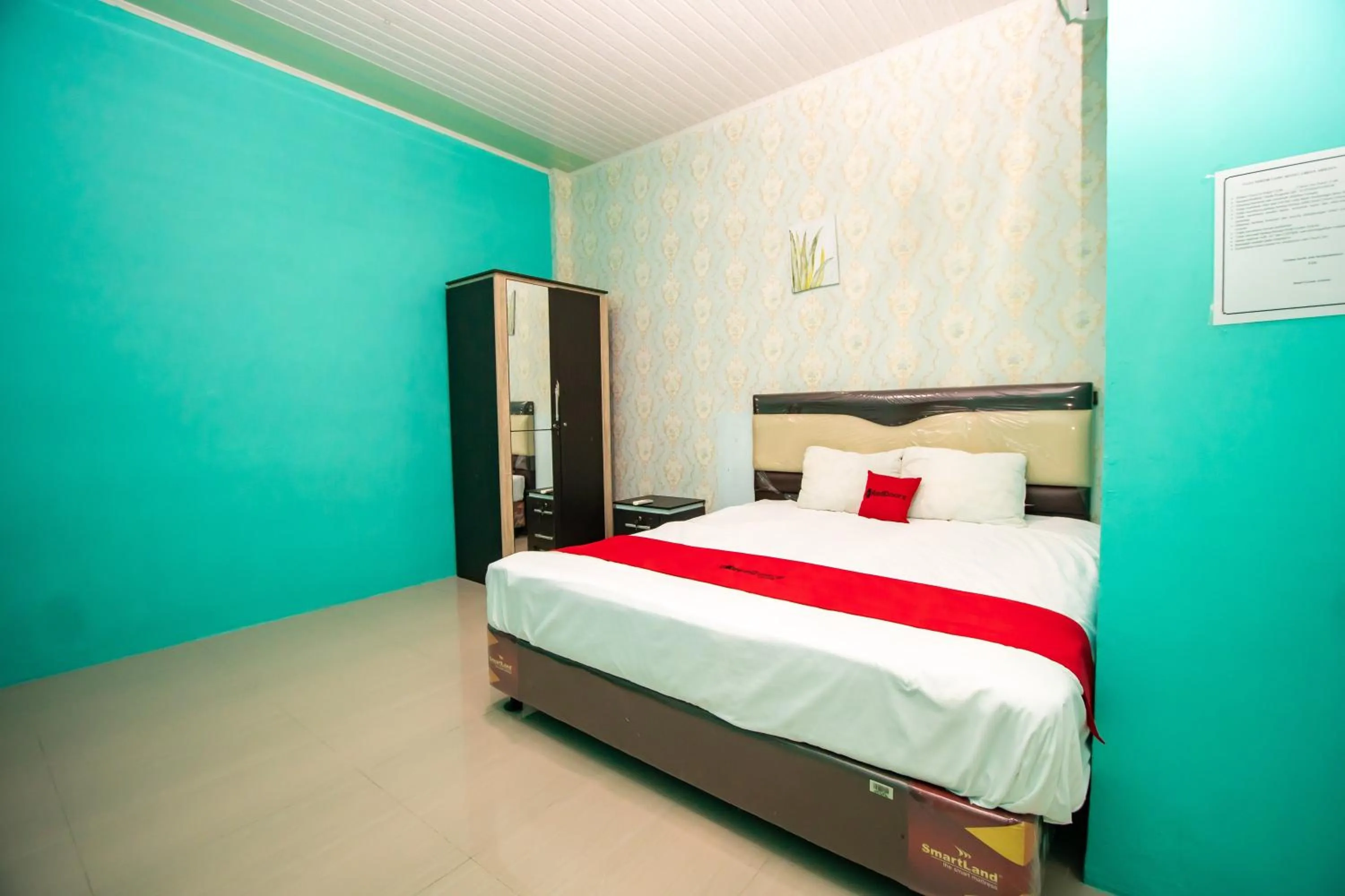 Bedroom, Bed in RedDoorz Syariah near Pantai Bali Abdya Blang Pidie