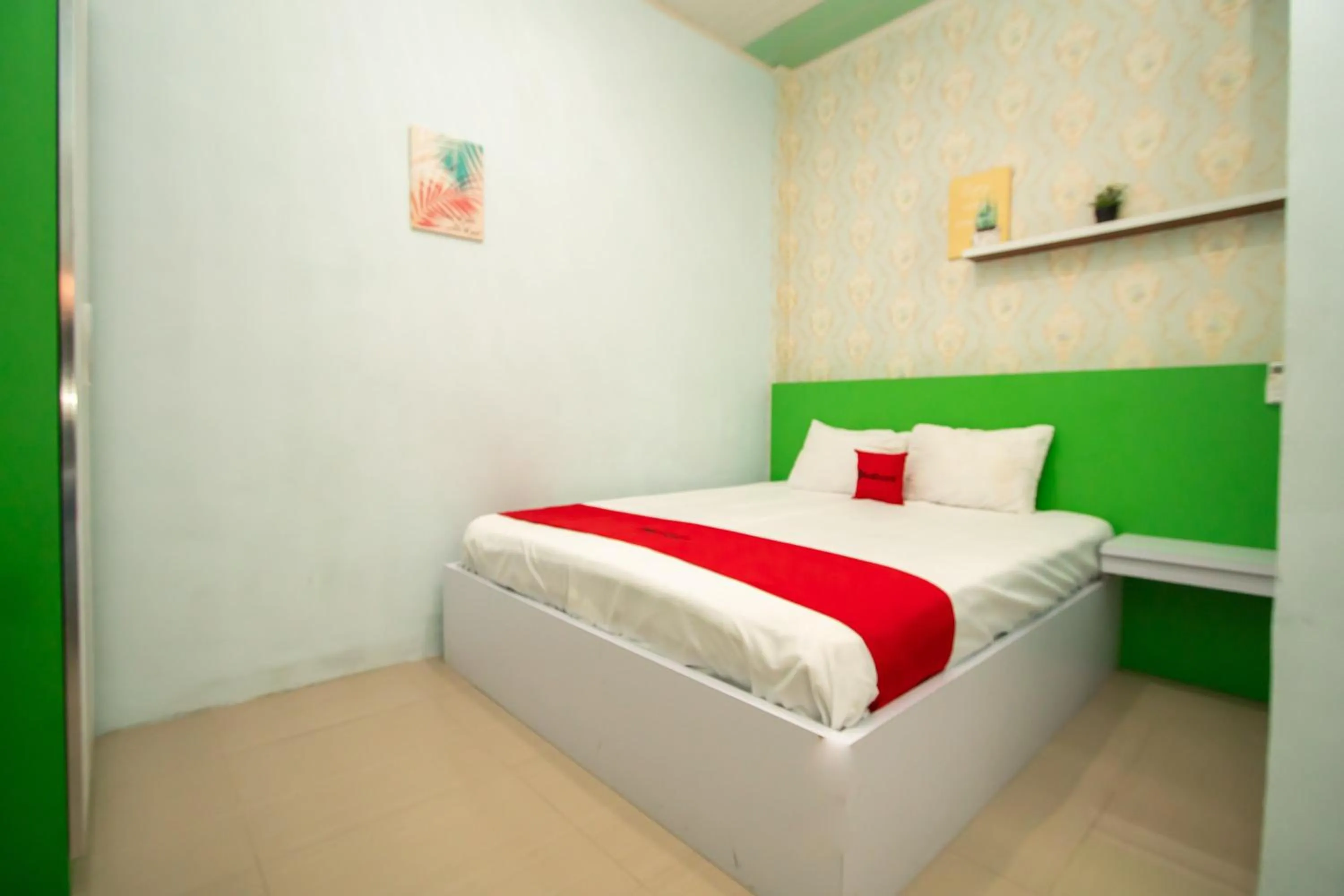 Bedroom, Bed in RedDoorz Syariah near Pantai Bali Abdya Blang Pidie