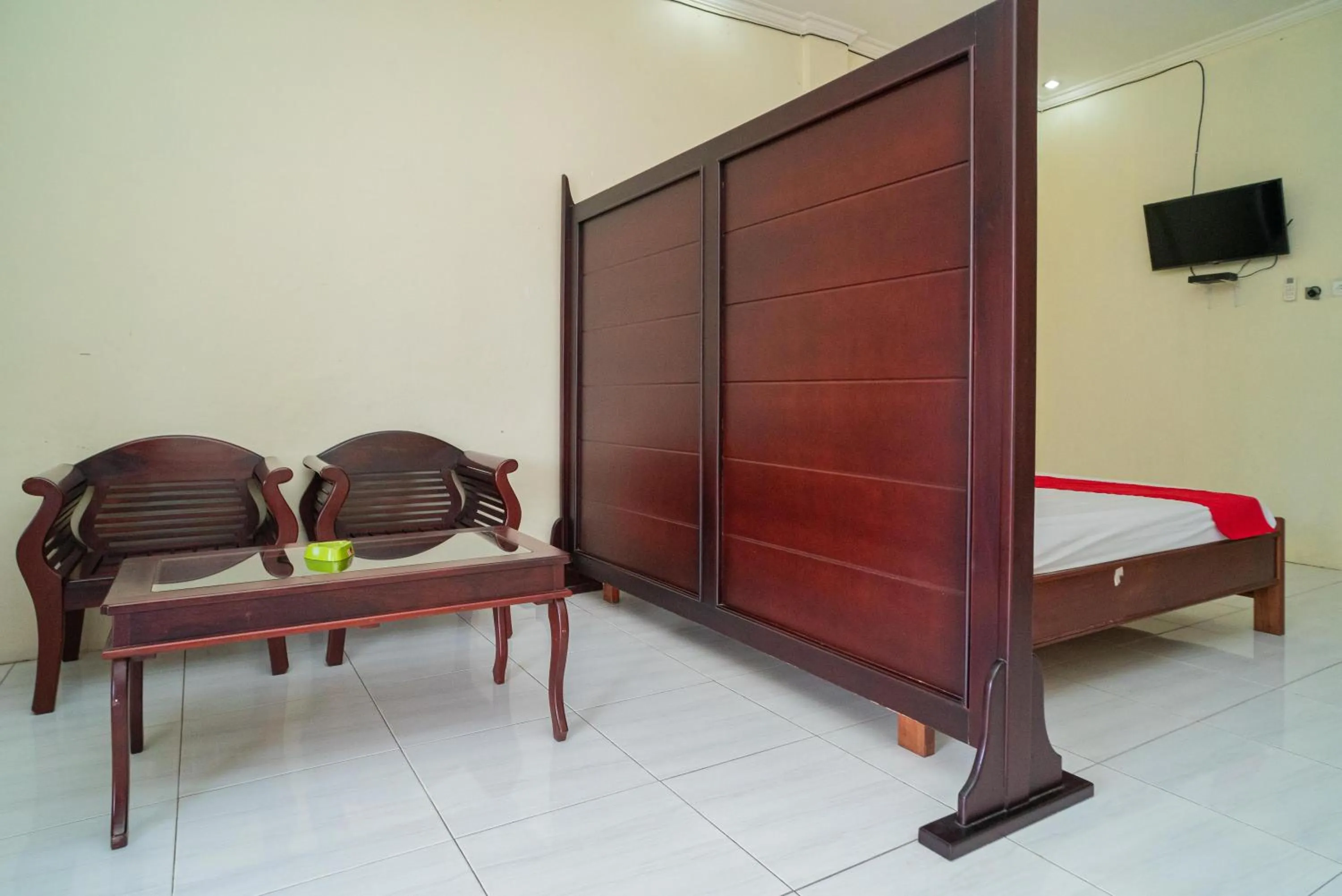 Bed in RedDoorz Syariah @ Jalan Bukit Kaminting 2