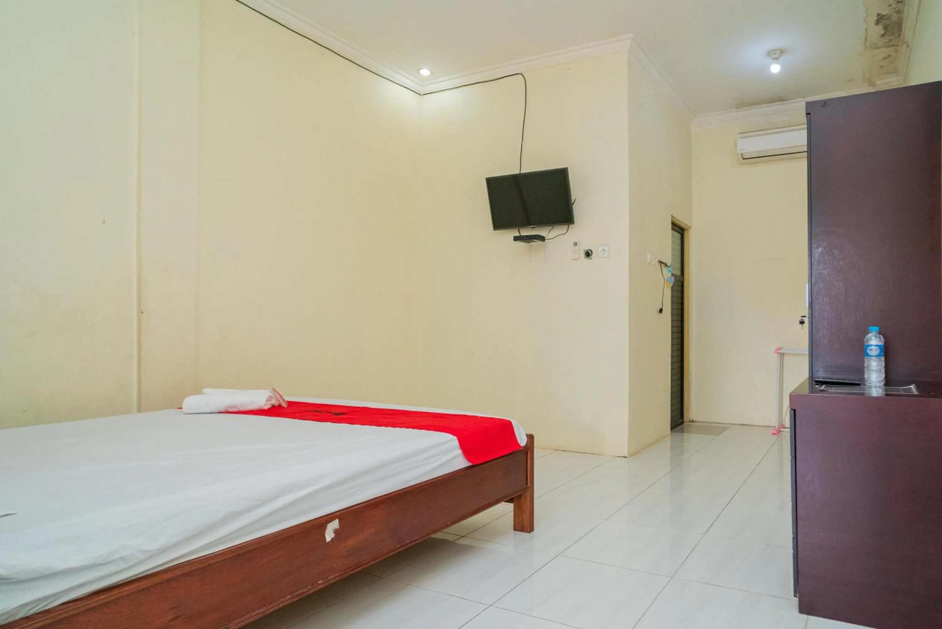 Bed in RedDoorz Syariah @ Jalan Bukit Kaminting 2