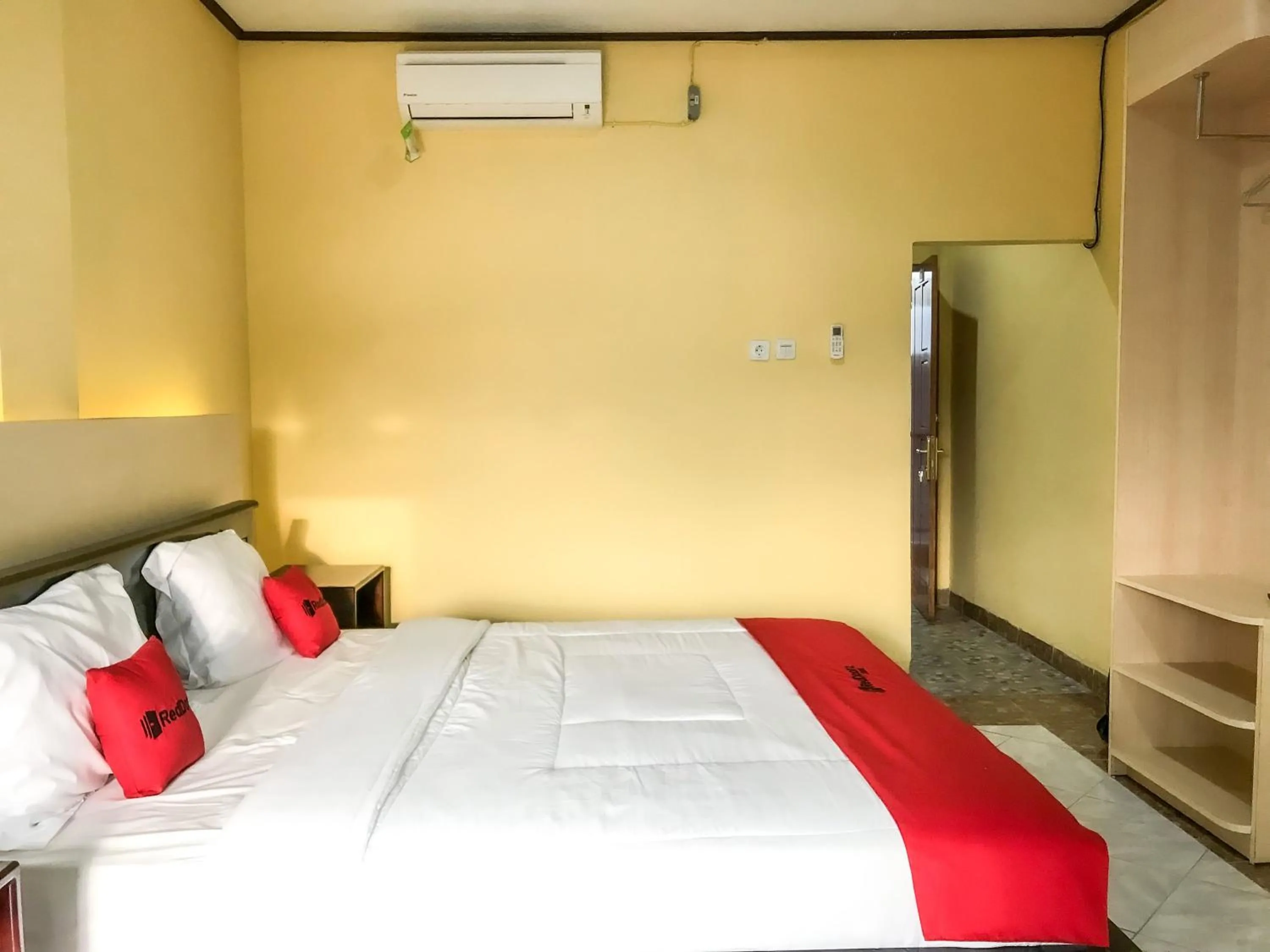 RedDoorz @ Gerson Hotel Abepura