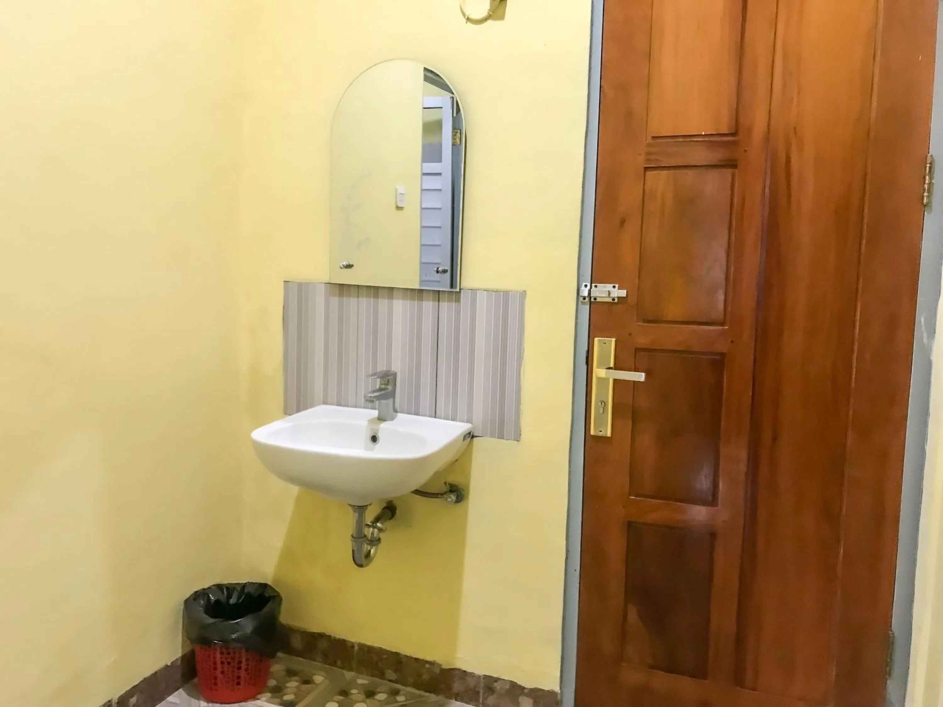 RedDoorz @ Gerson Hotel Abepura