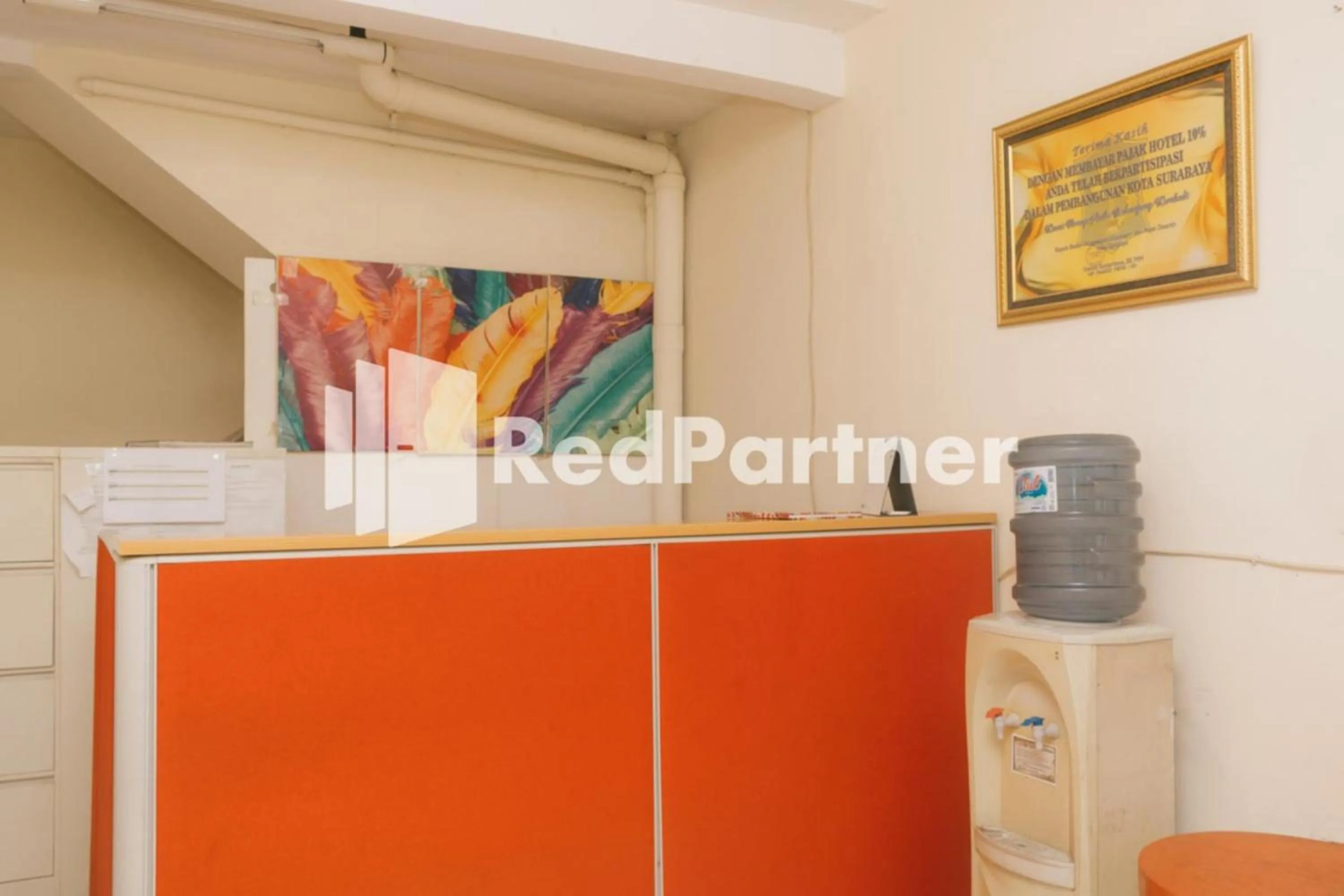 Lobby or reception in Pits Hotel Mitra RedDoorz near Atom Mall