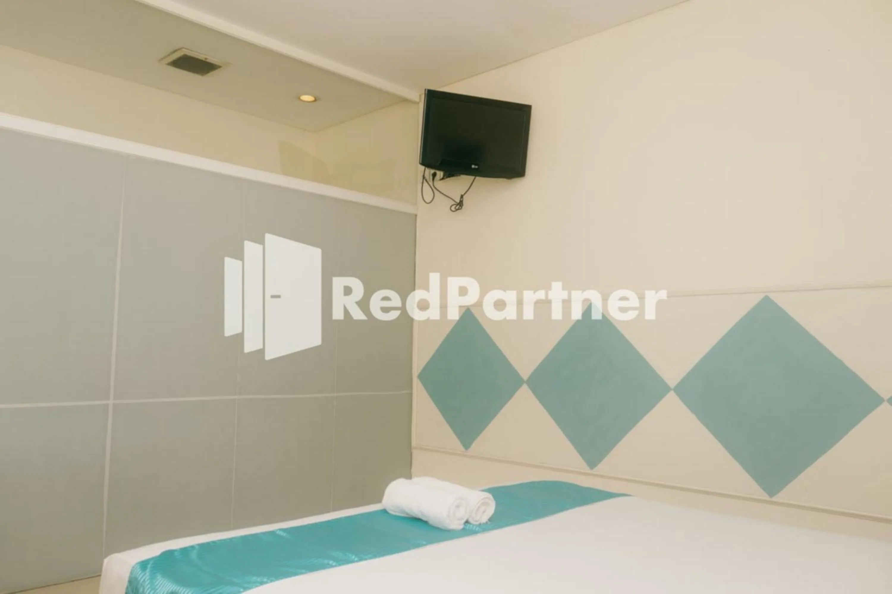 Bedroom in Pits Hotel Mitra RedDoorz near Atom Mall