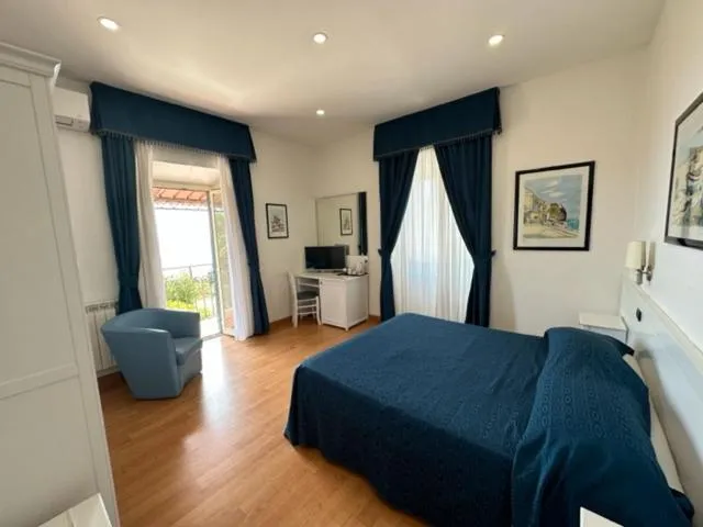 Bed in Hotel L'Isola