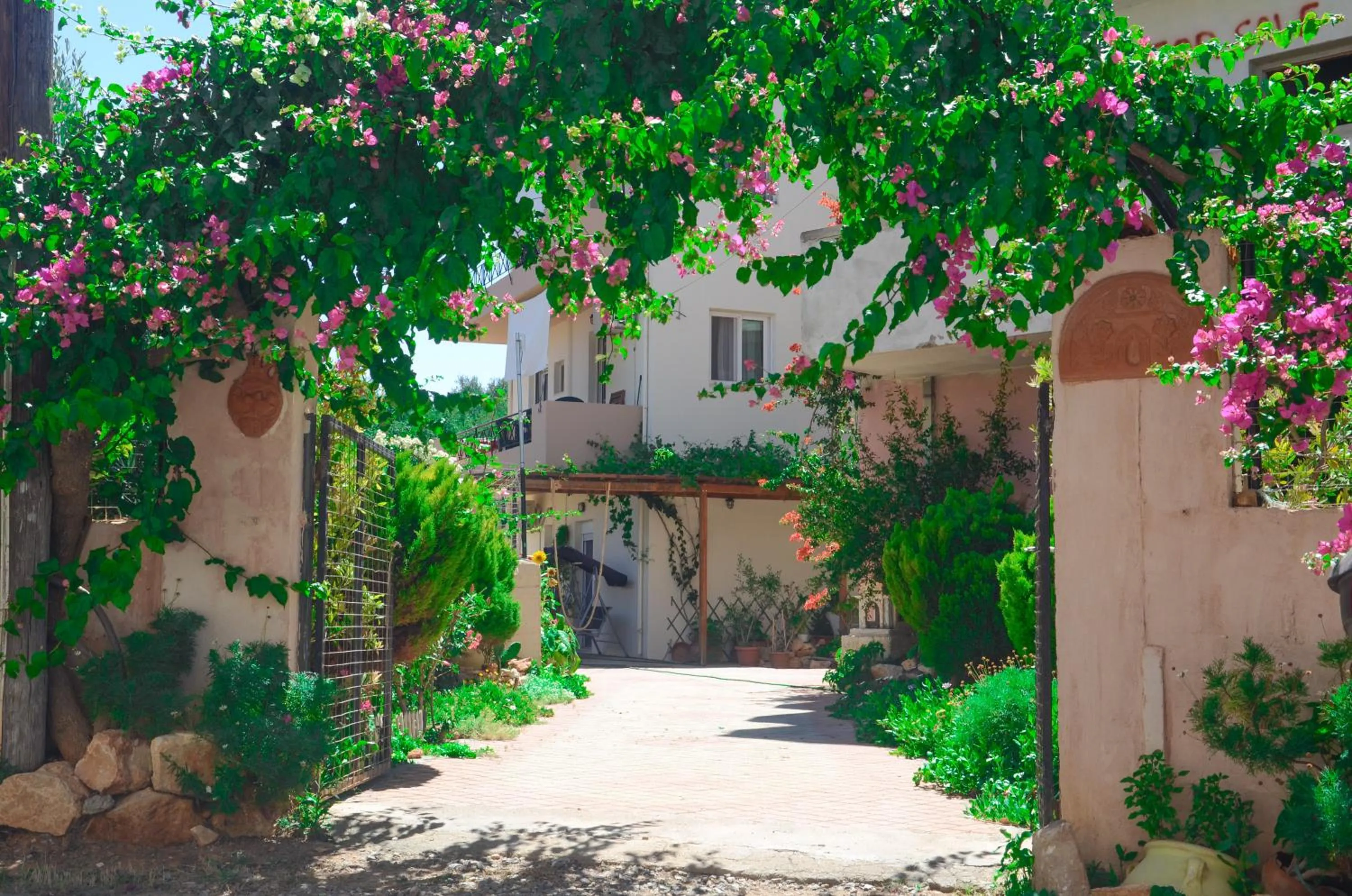 Facade/entrance in Home Suites