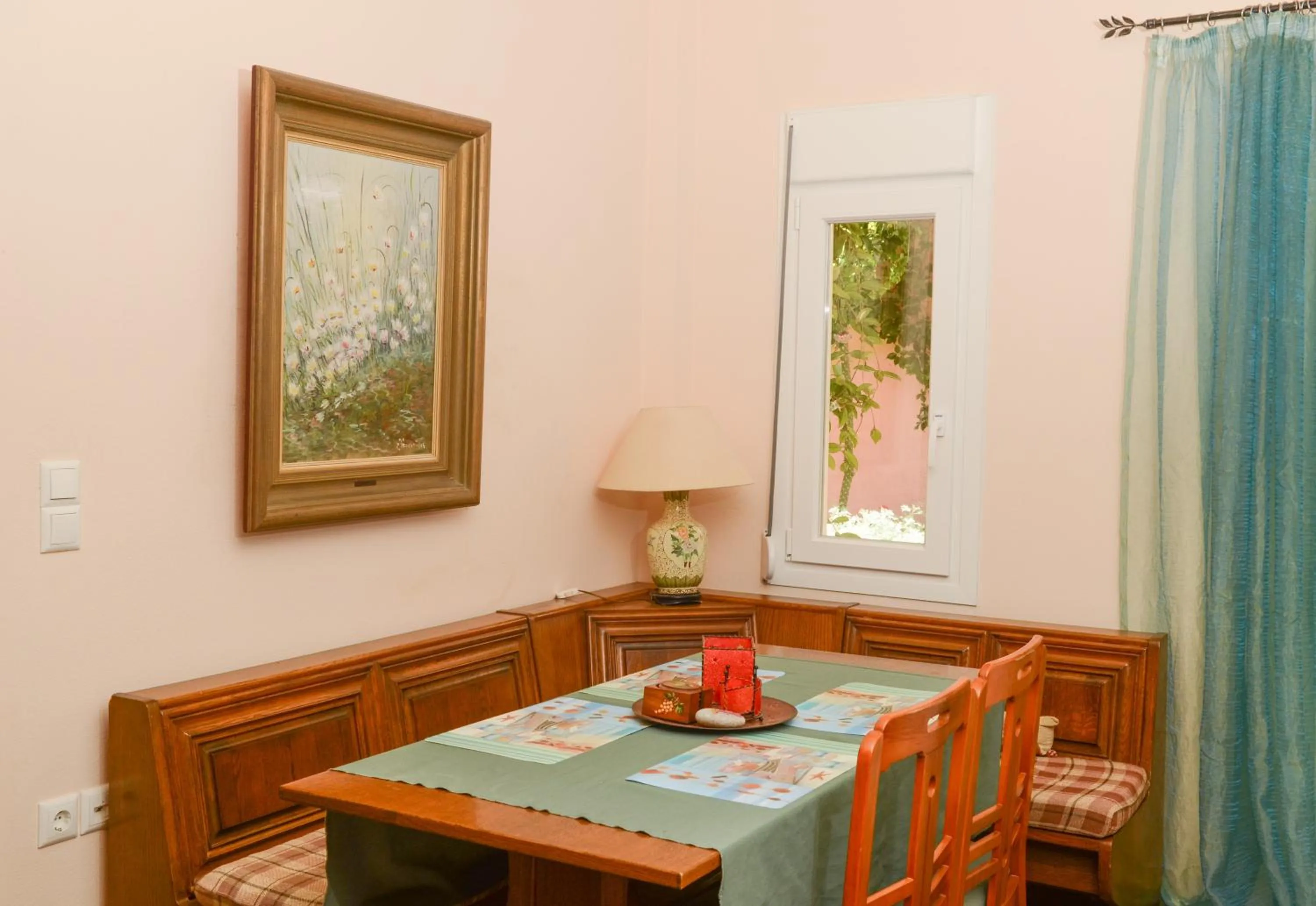 Dining area in Home Suites