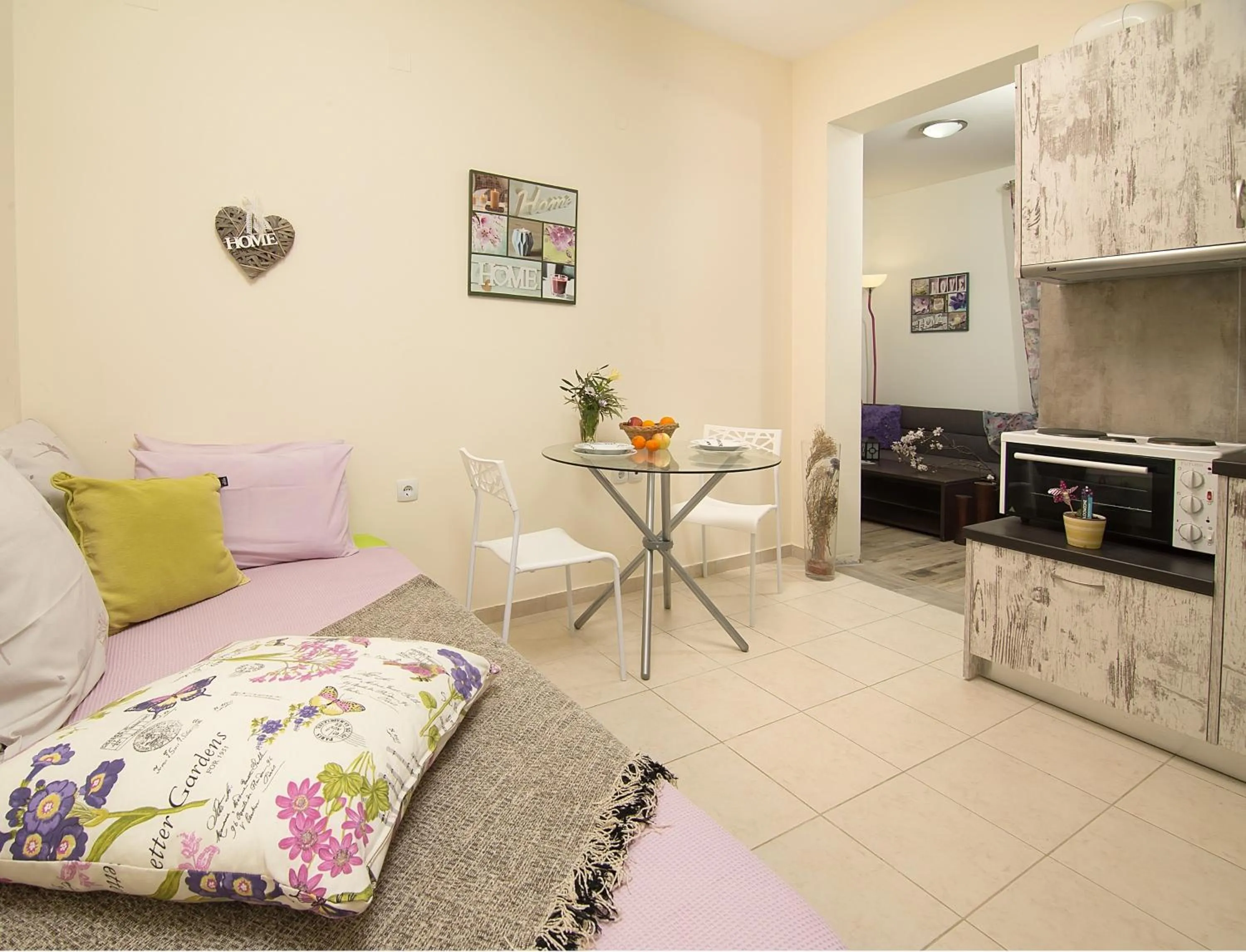 Kitchen or kitchenette in Home Suites