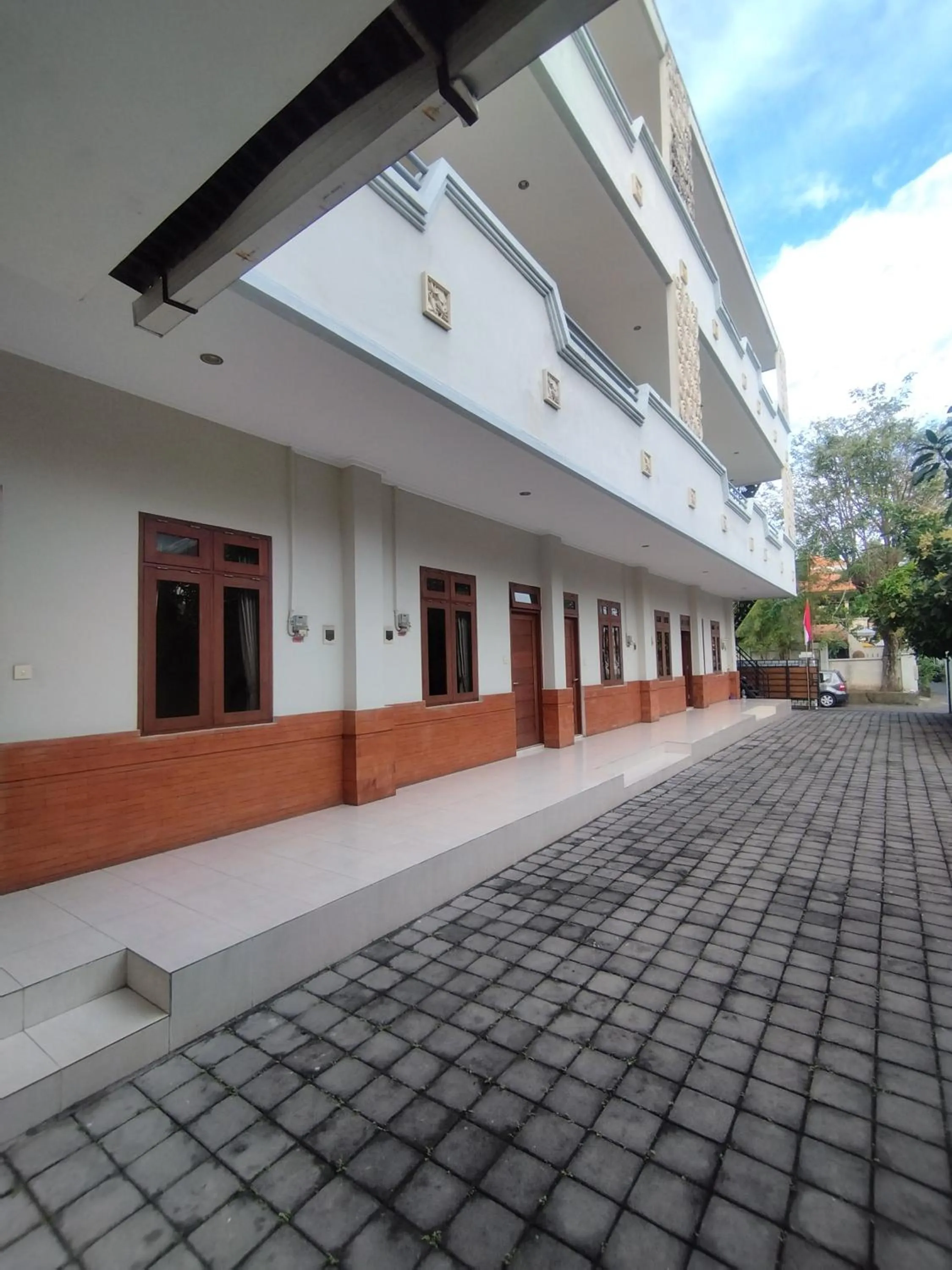 Adi Pelita Sari Bali