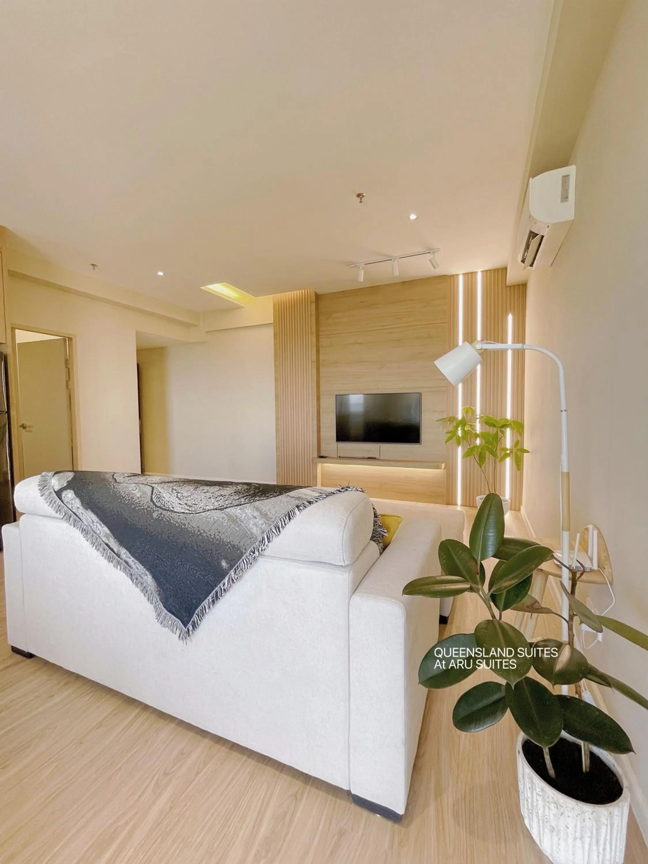 TV and multimedia, Bed in QUEENSLAND SUITES at Aru Suites, Kota Kinabalu