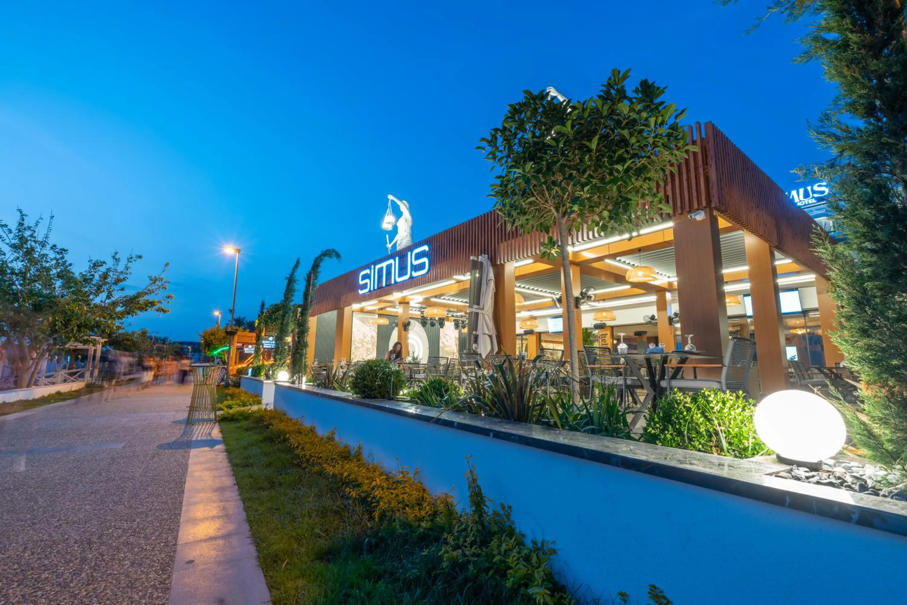 Restaurant/places to eat, Swimming Pool in Golden Star Hotel