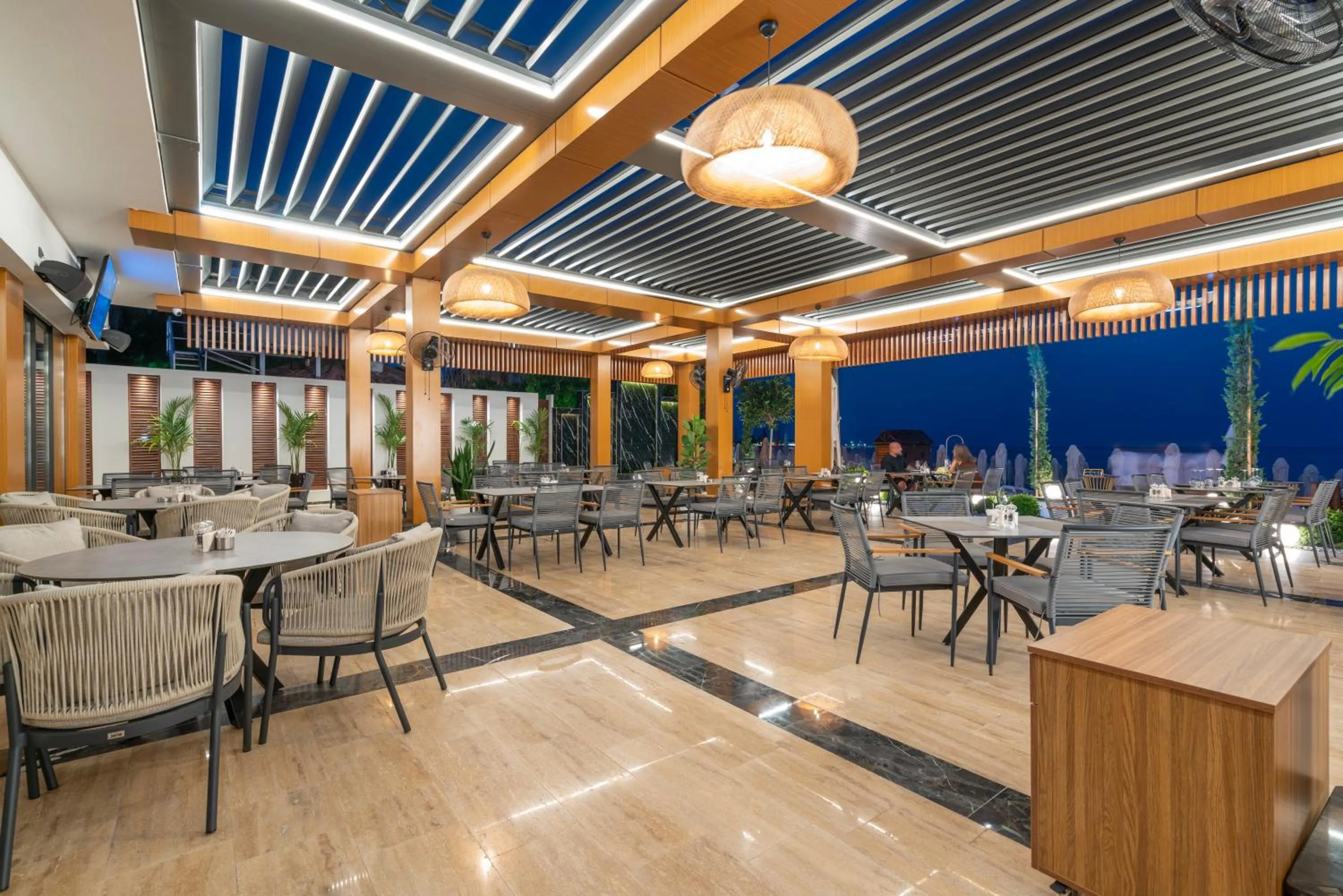 Restaurant/Places to Eat in Golden Star Hotel