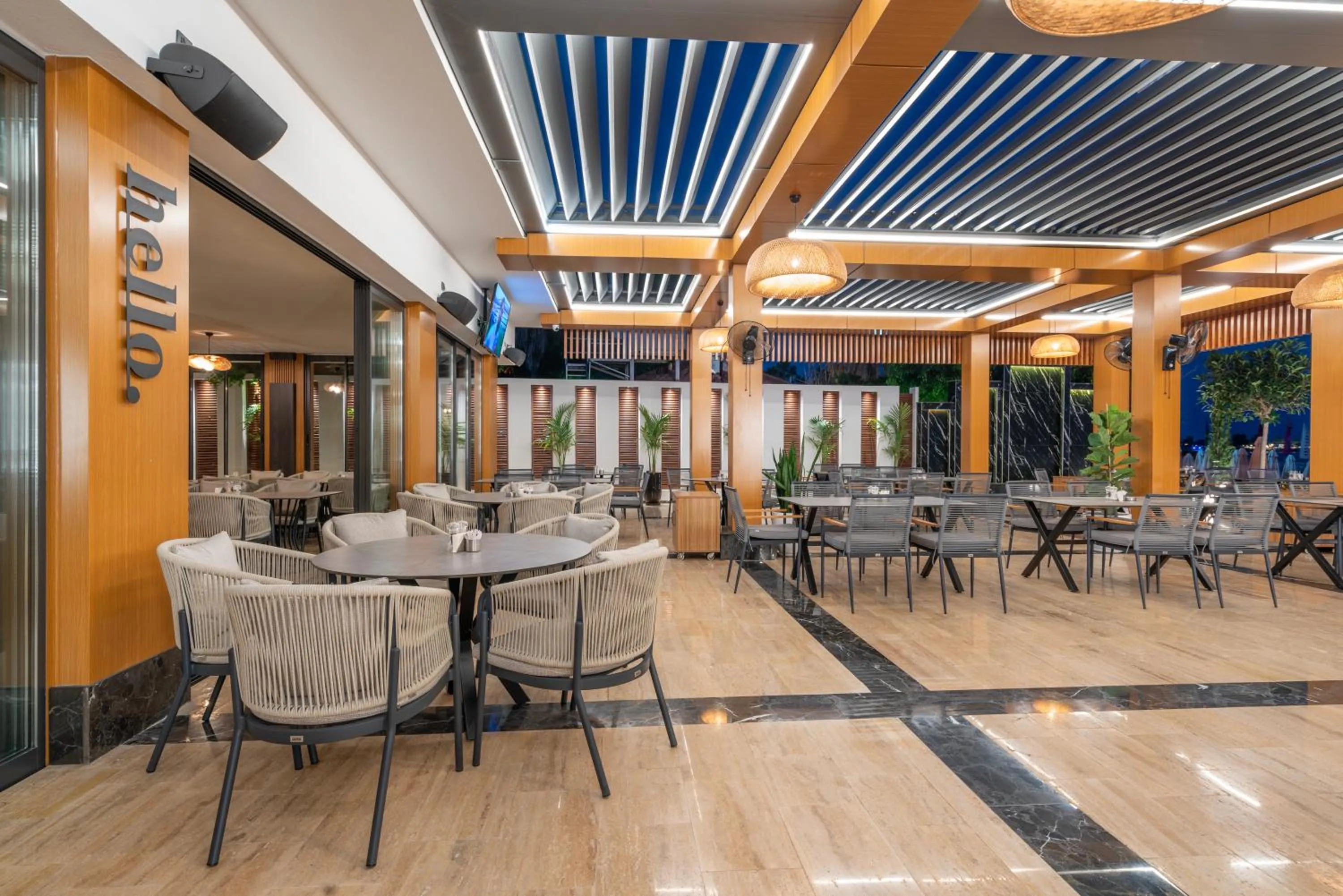 Restaurant/Places to Eat in Golden Star Hotel