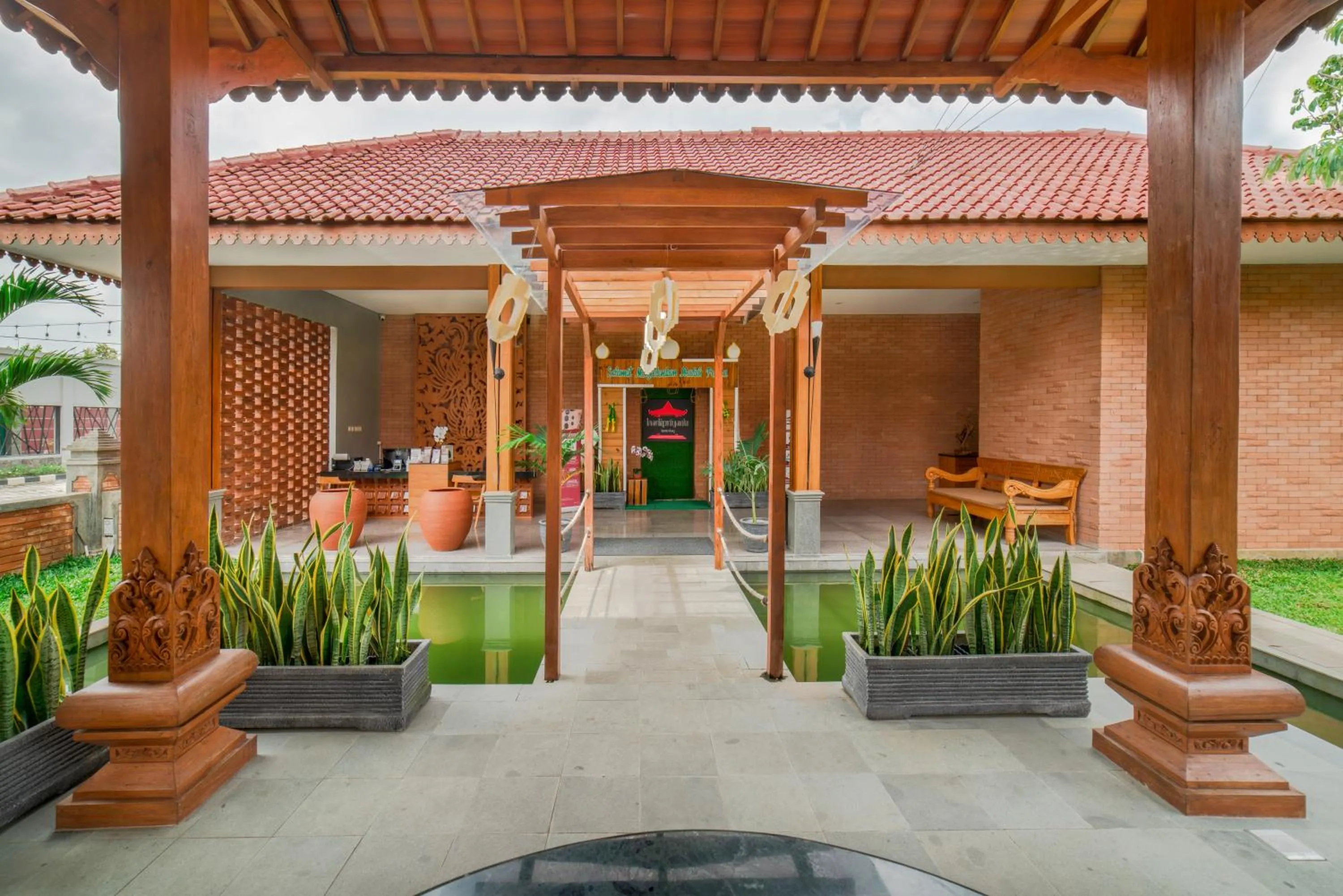 Facade/entrance in Hadipriyanto Homestay