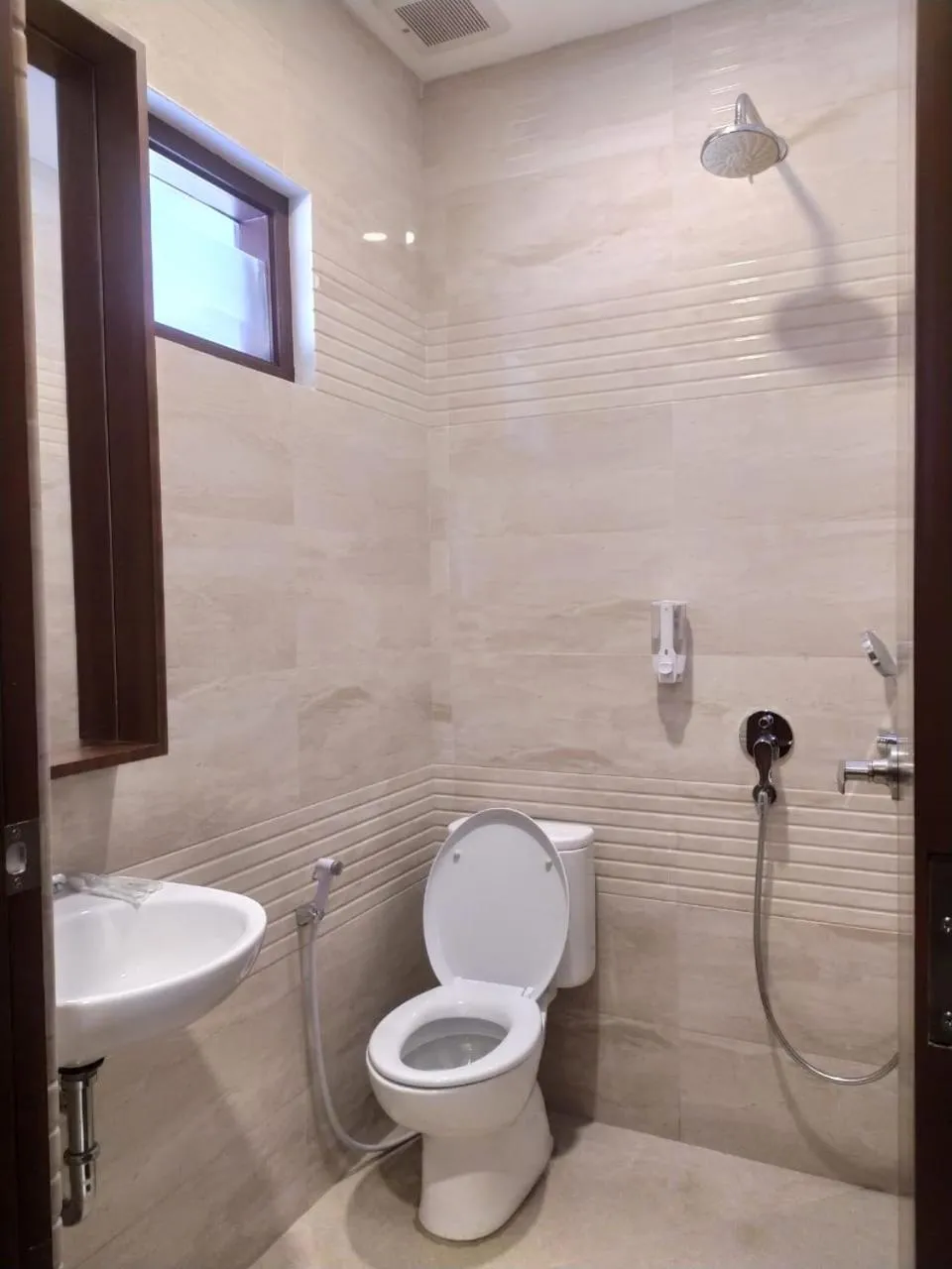 Shower in Hadipriyanto Homestay