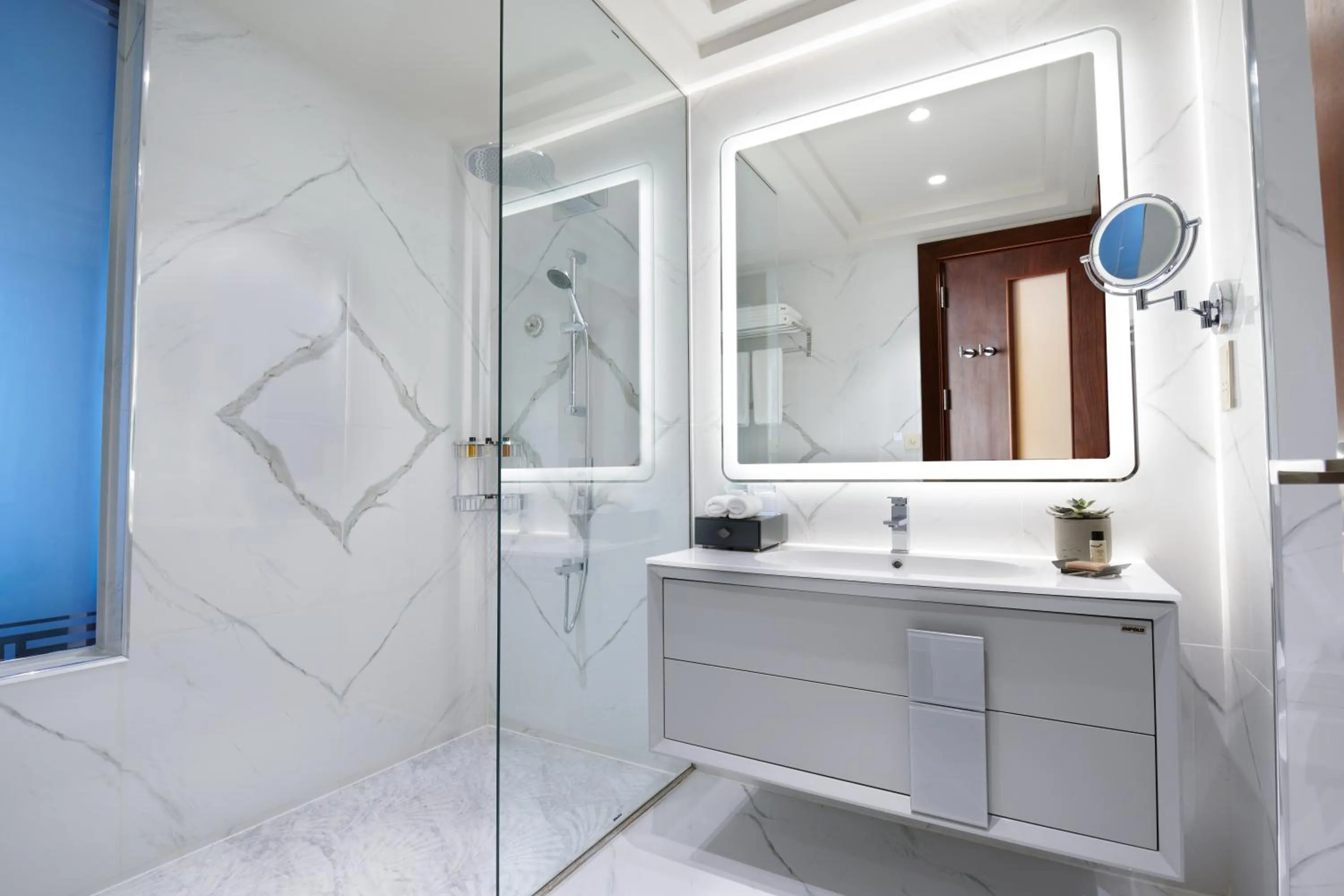 Bathroom in Wyndham Grand Doha West Bay Beach